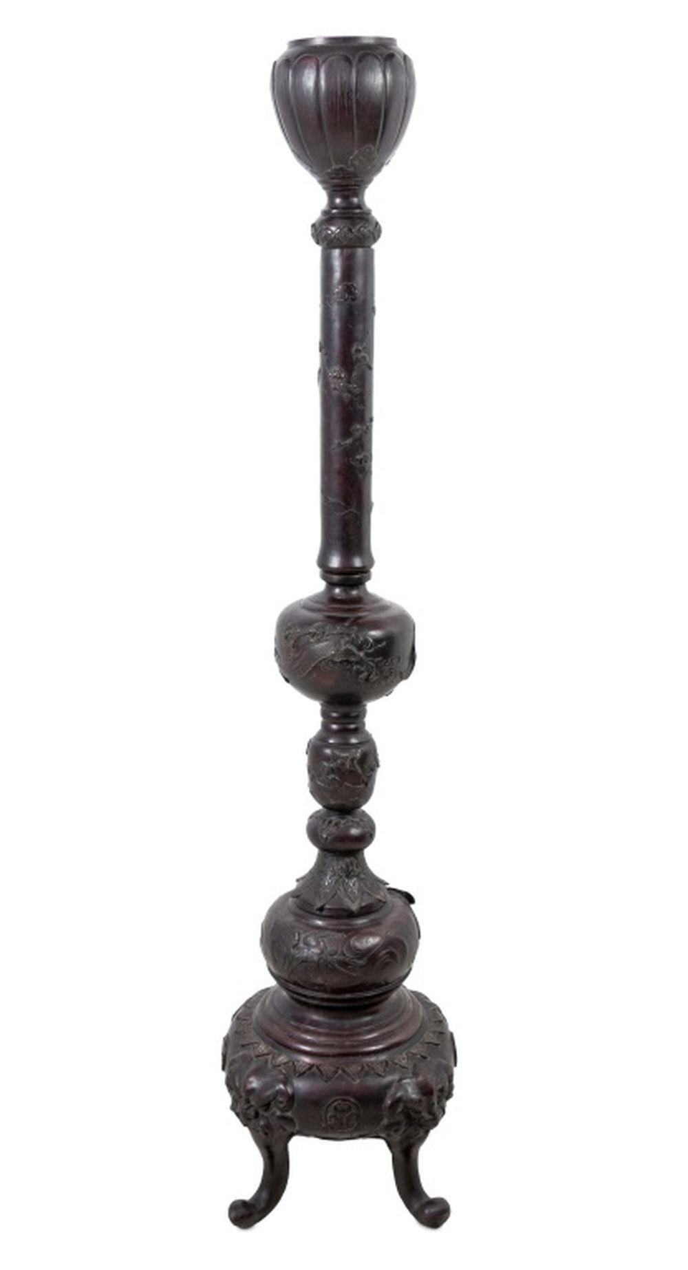 Ming Koro giapponese in bronzo Meiji su supporto in vendita