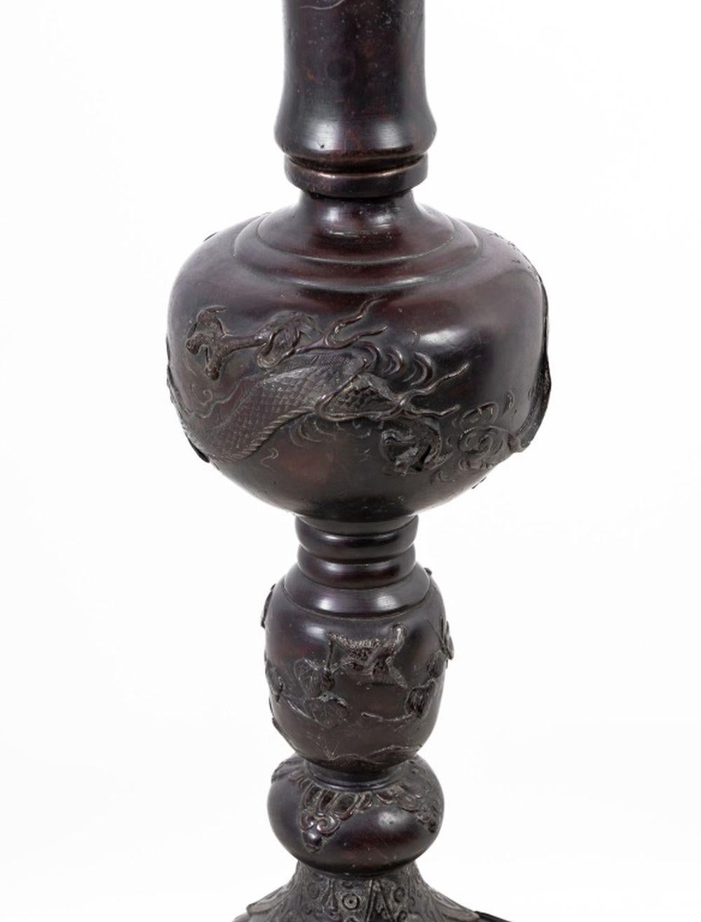 Giapponese Koro giapponese in bronzo Meiji su supporto in vendita