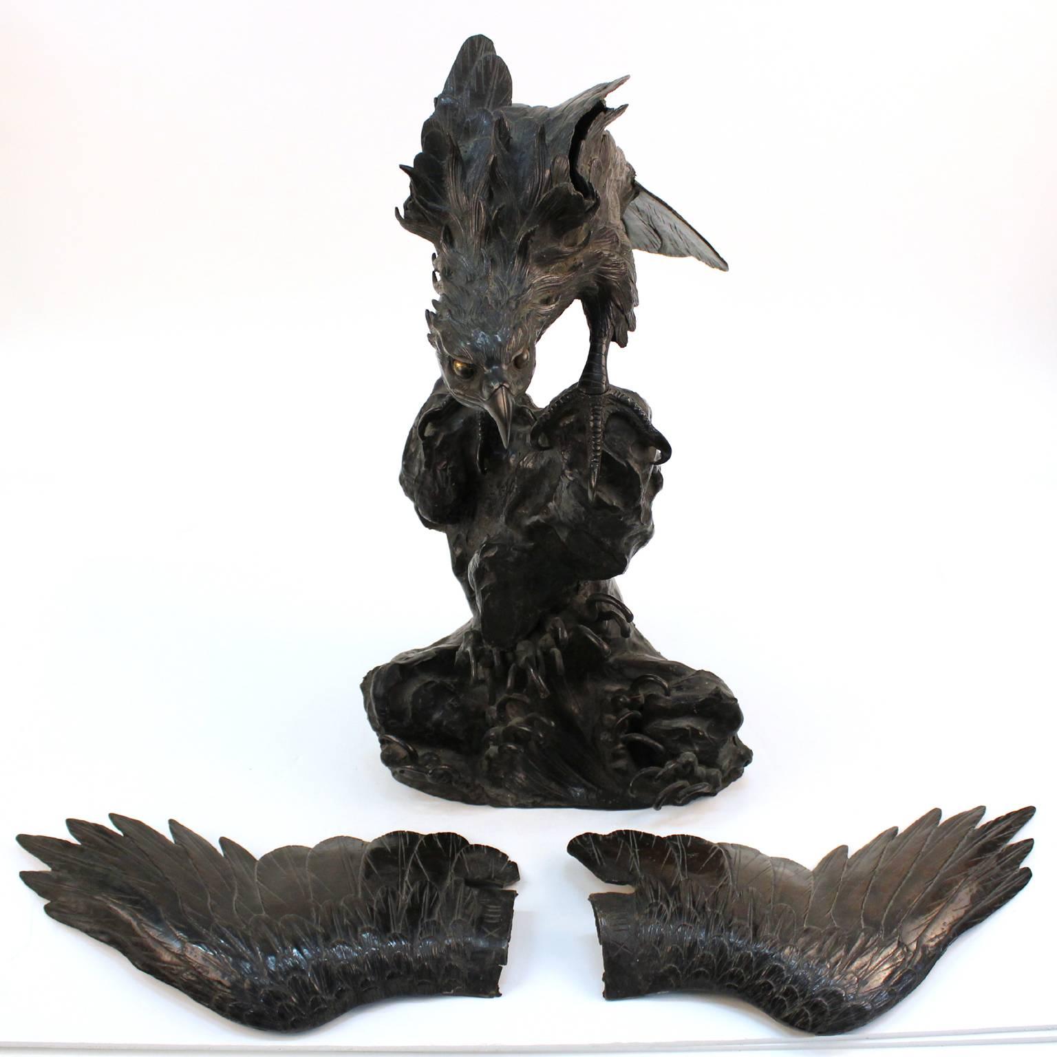 Escultura japonesa Meiji de bronce de halcón marino 4
