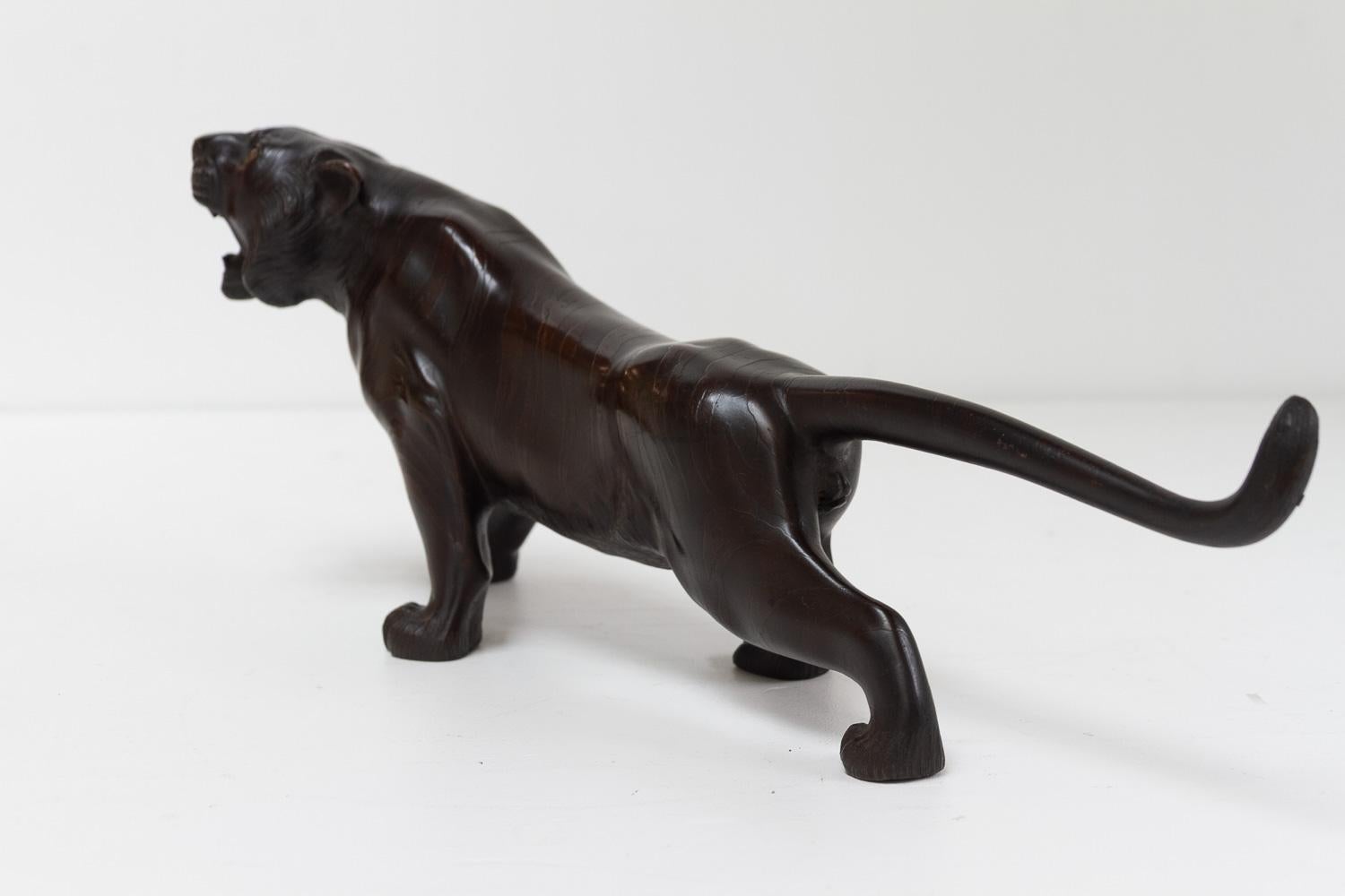Sculpture japonaise Meiji en bronze représentant un tigre, années 1900. en vente 6