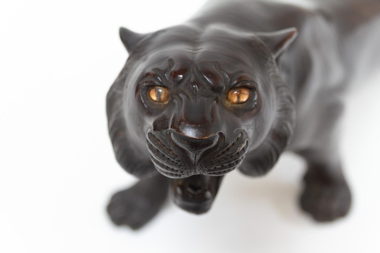 Sculpture japonaise Meiji en bronze représentant un tigre, années 1900. en vente 7