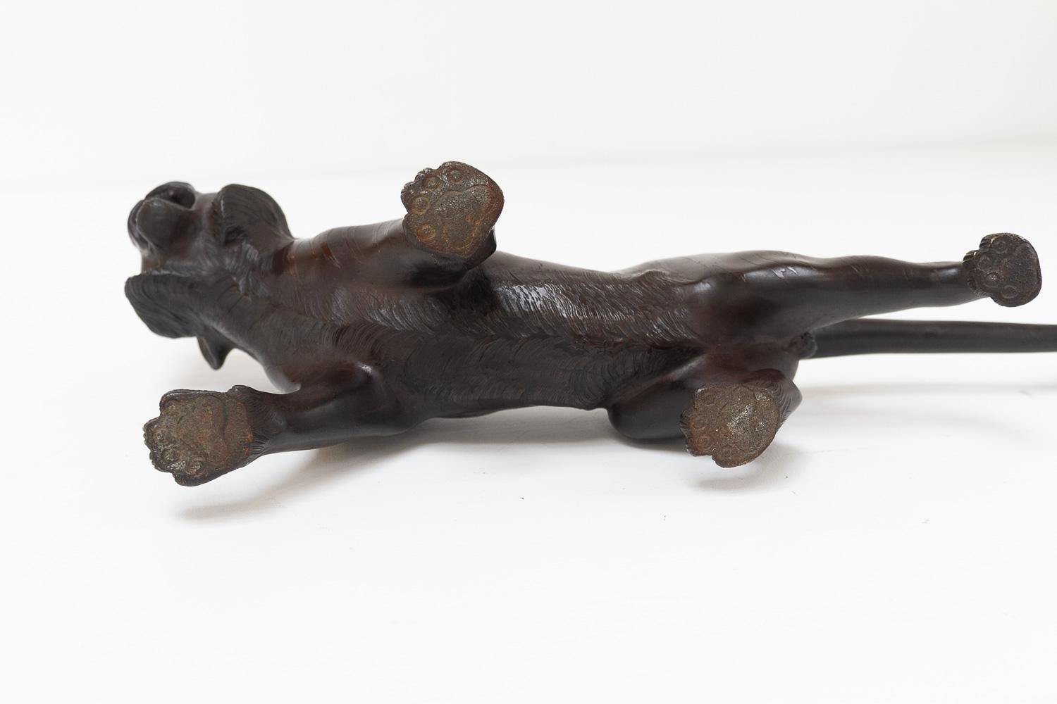 Sculpture japonaise Meiji en bronze représentant un tigre, années 1900. en vente 3