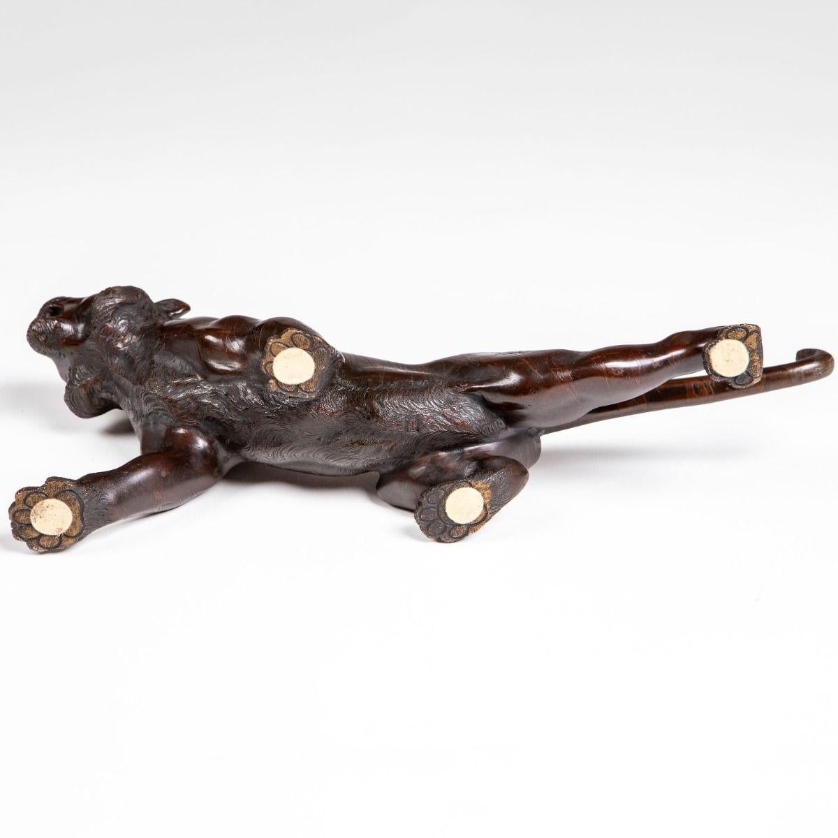 Bronze Sculpture japonaise Meiji en bronze représentant un tigre, avec signature estampillée en vente