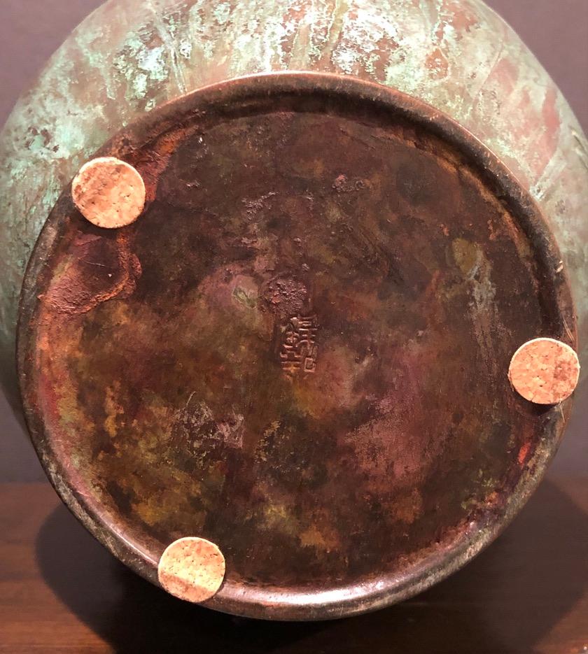 Vase japonais Meiji en bronze avec grues Bon état - En vente à Norwood, NJ