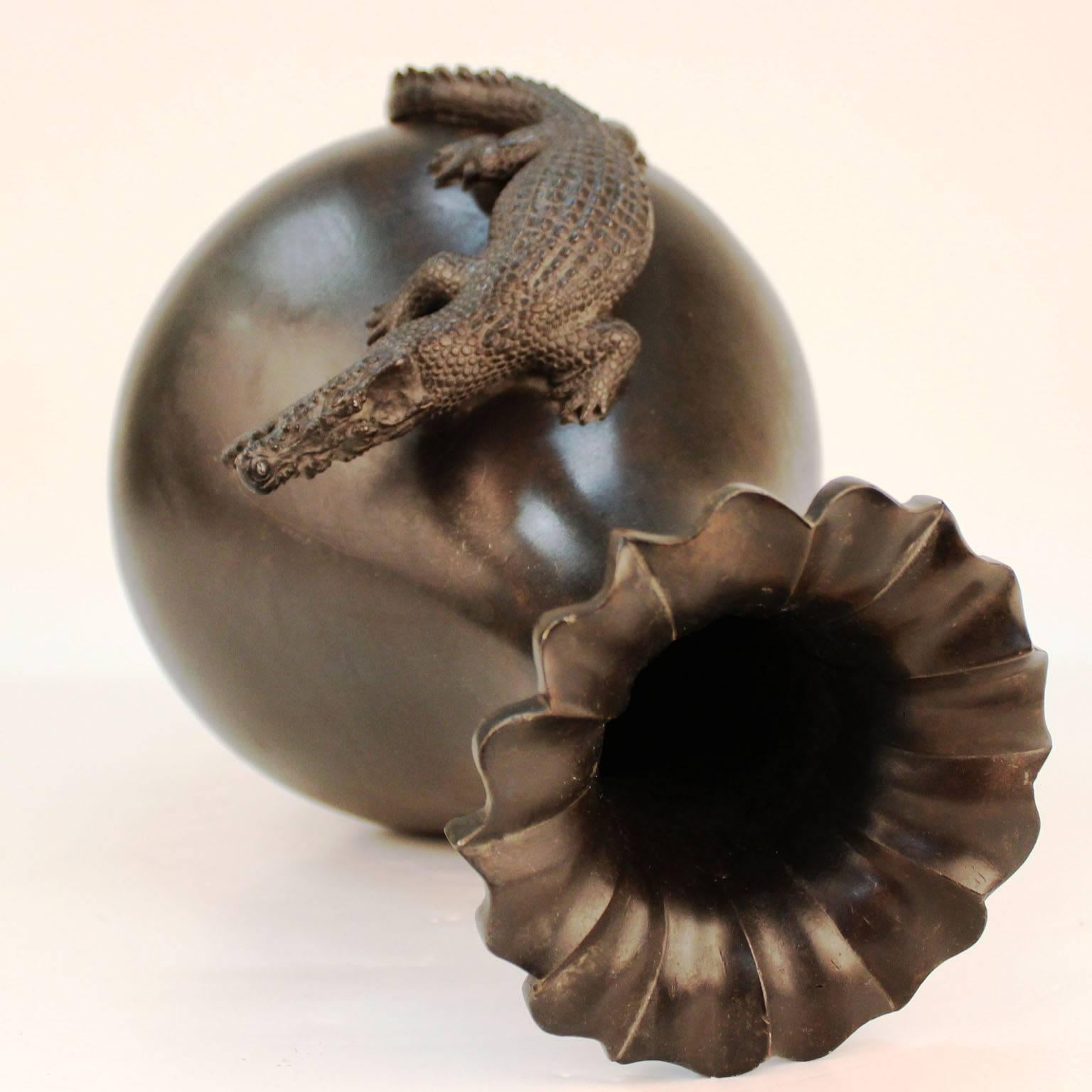 Japanese Meiji Bronze Vase with Sculpted Alligator 1
