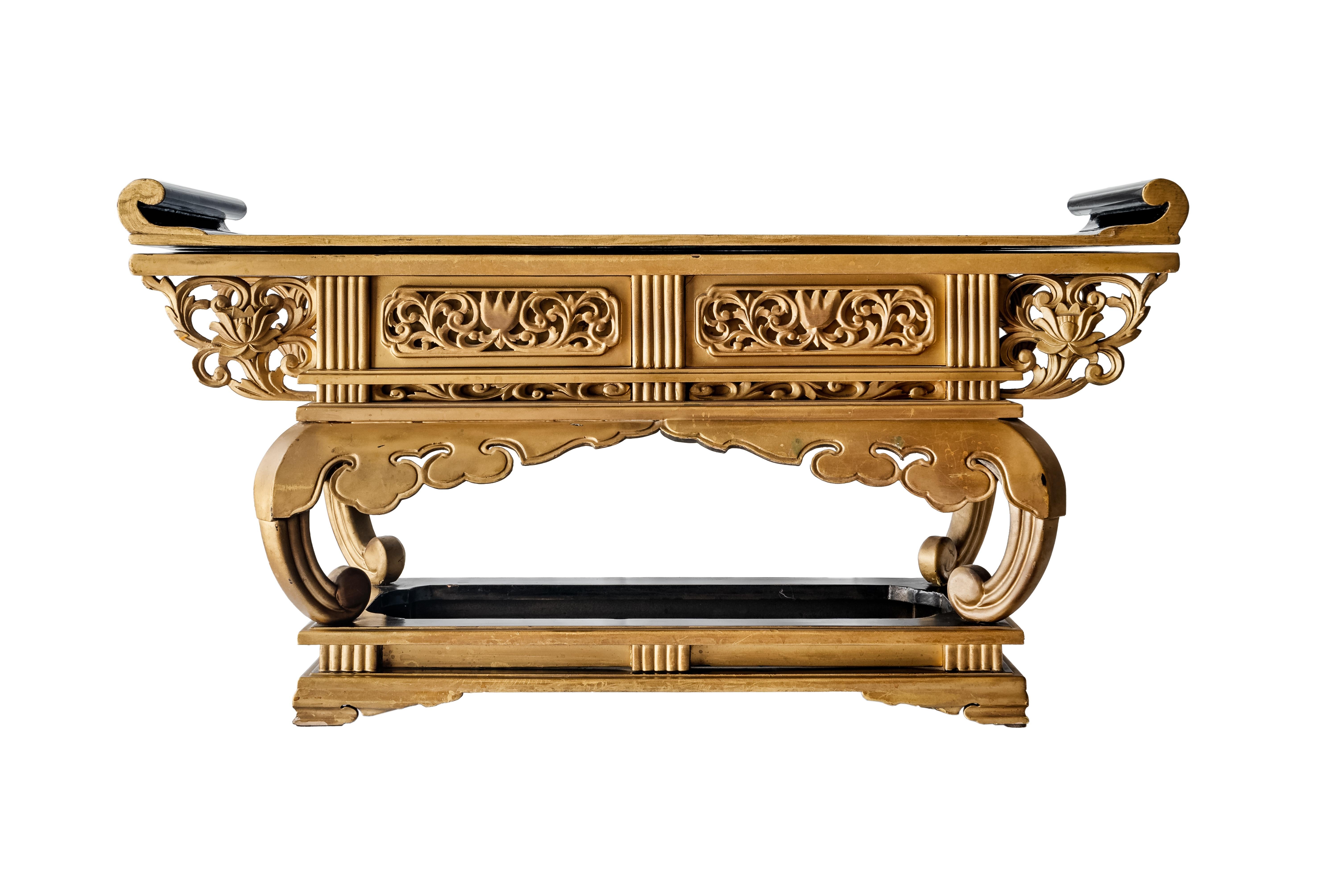 Meiji Style Japanese Altar Shrine, Butsudan, Gold and Black Lacquered Wood In Good Condition In Matosinhos, PT