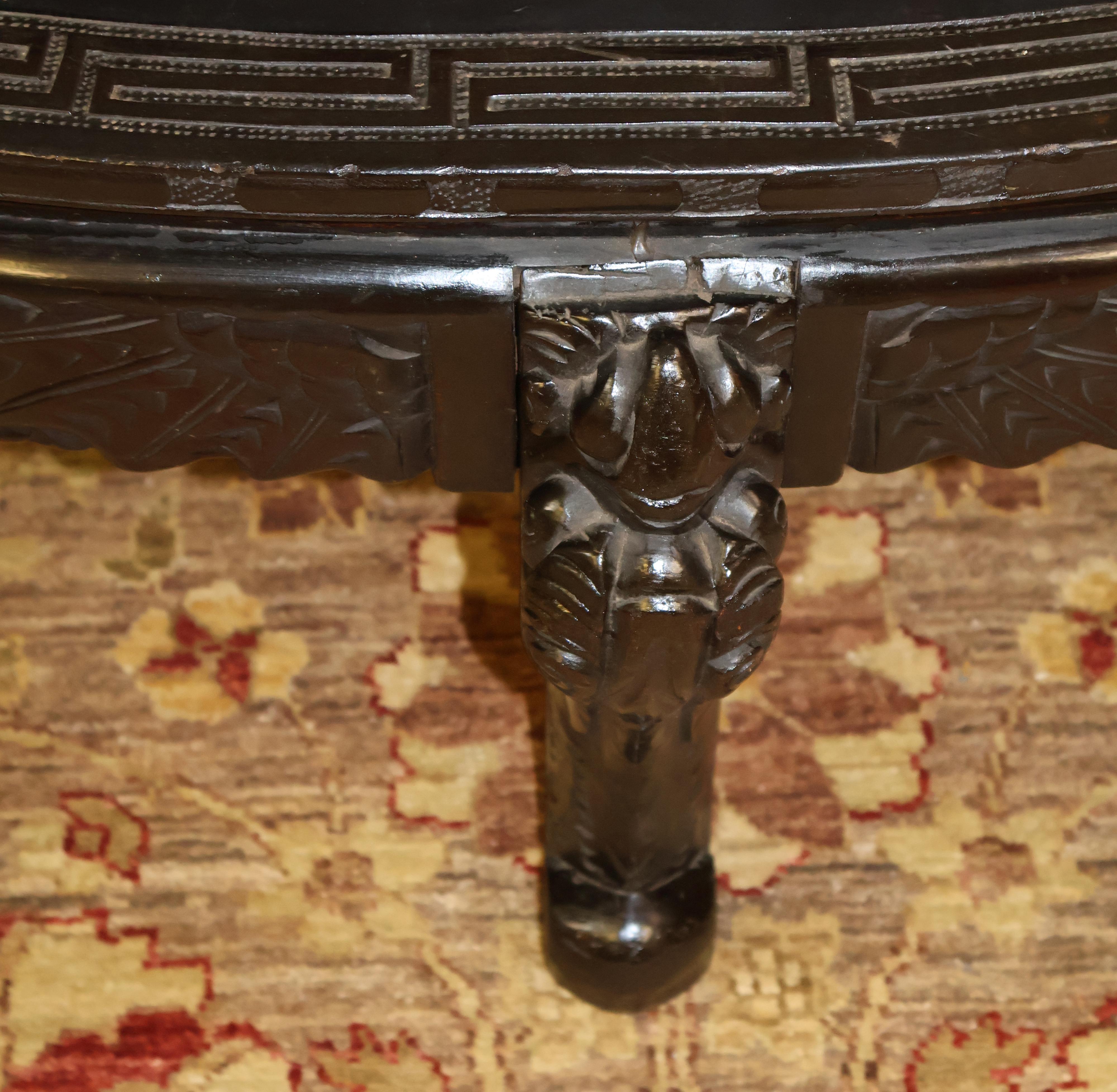 Banc japonais Meiji sculpté en teck sculpté représentant un dragon en vente 5