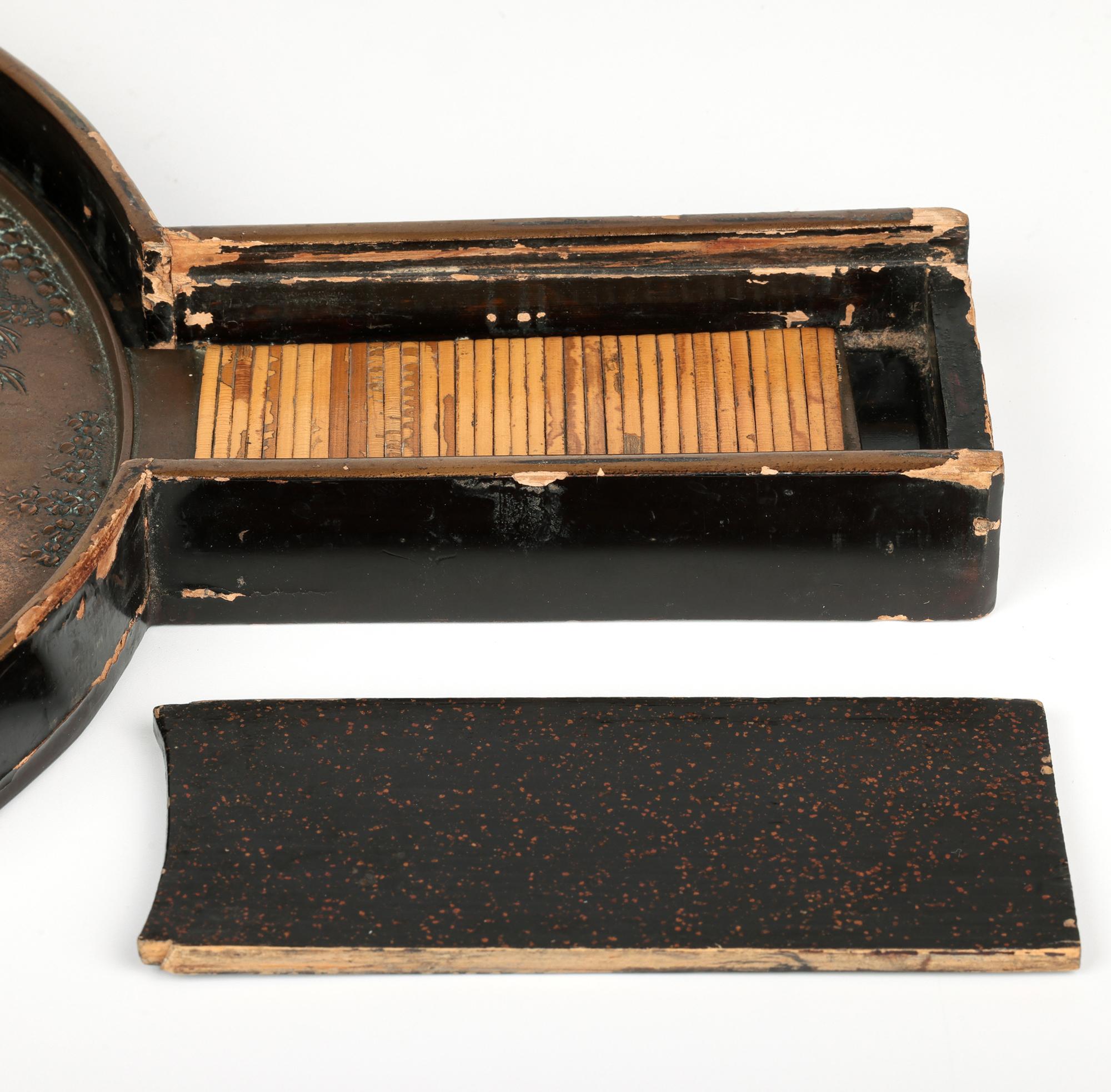 Espejo de Mano Kagami Japonés Meiji de Bronce con Grullas en venta 2