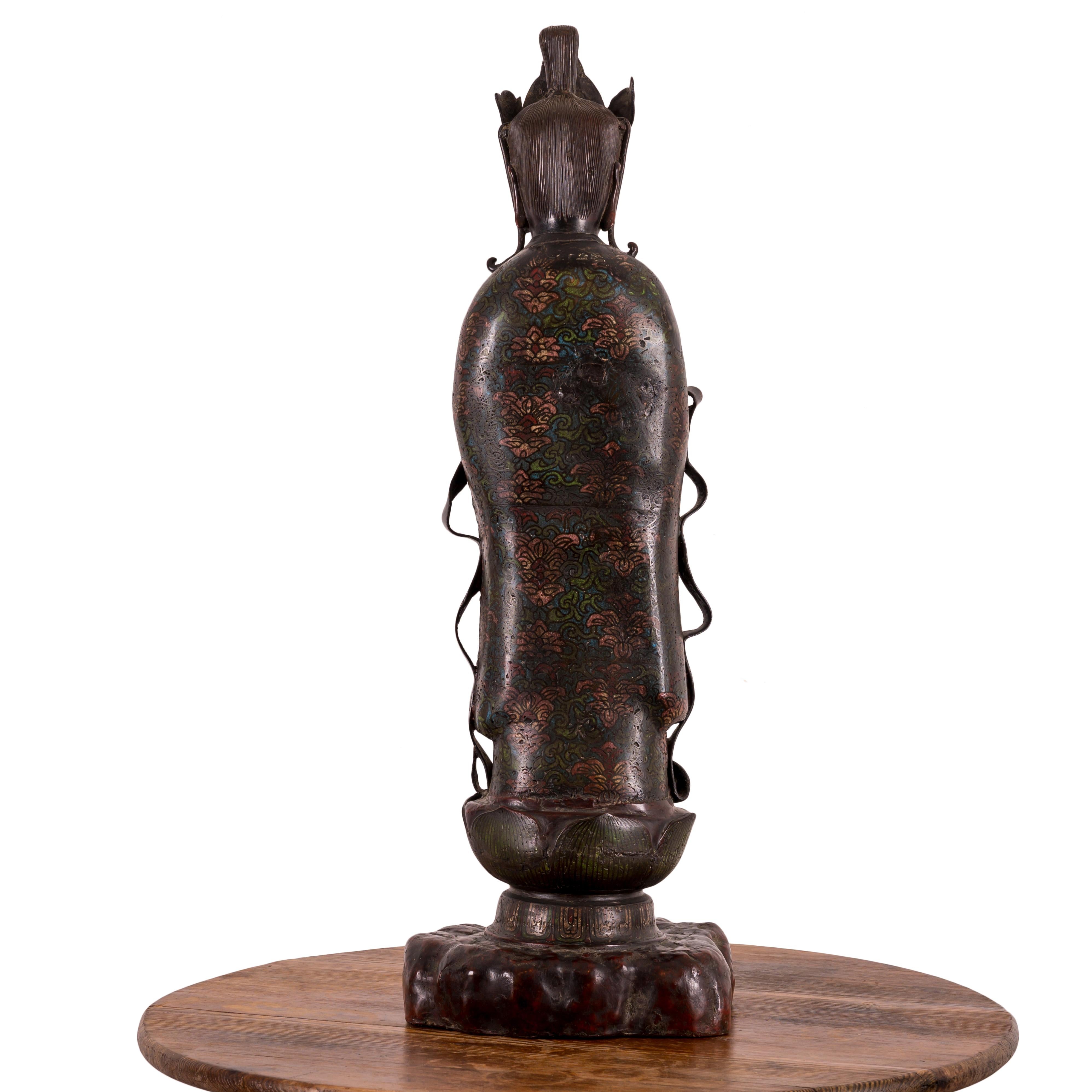 XIXe siècle Figure Kannon japonaise en bronze champlevé Meiji en vente