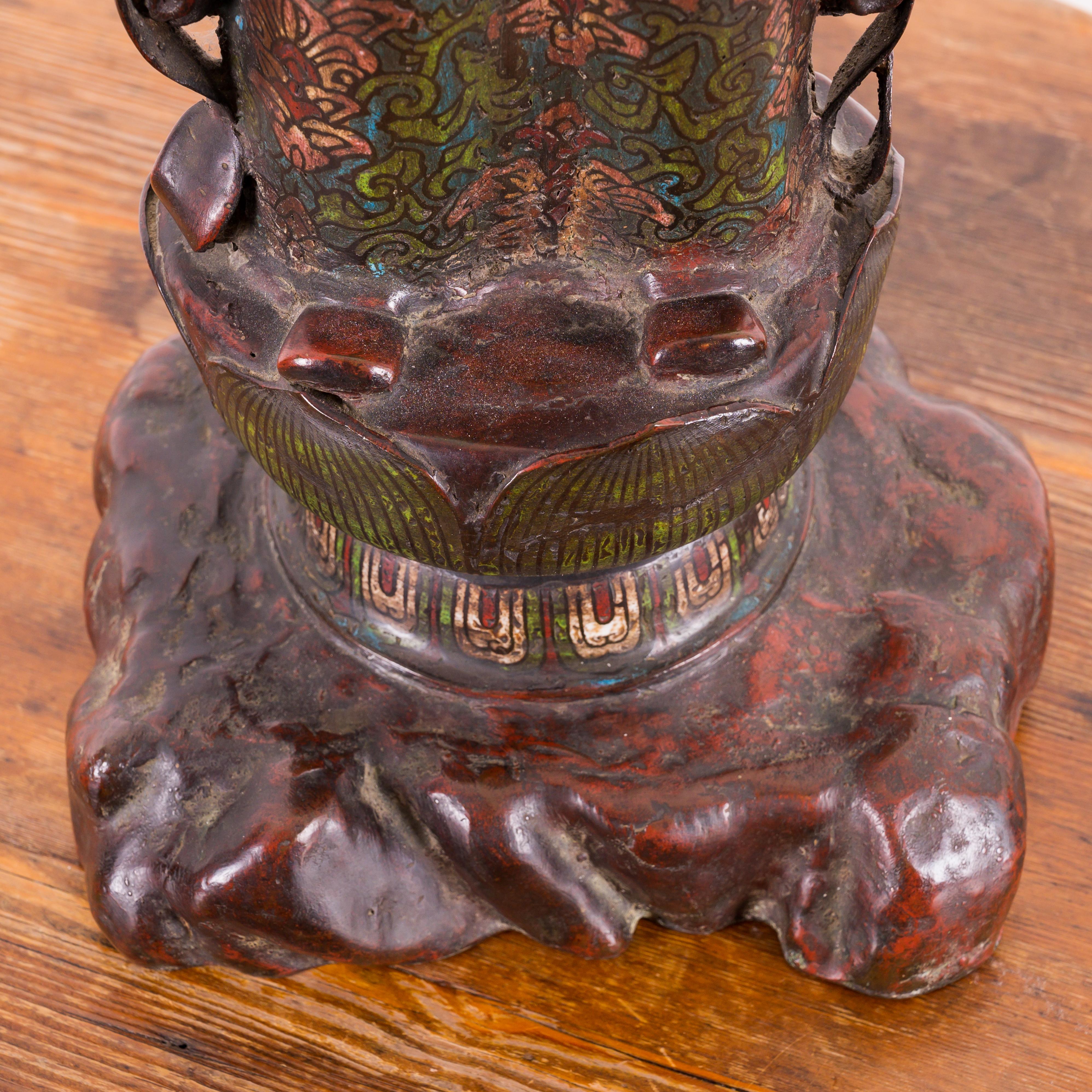 Figure Kannon japonaise en bronze champlevé Meiji en vente 3