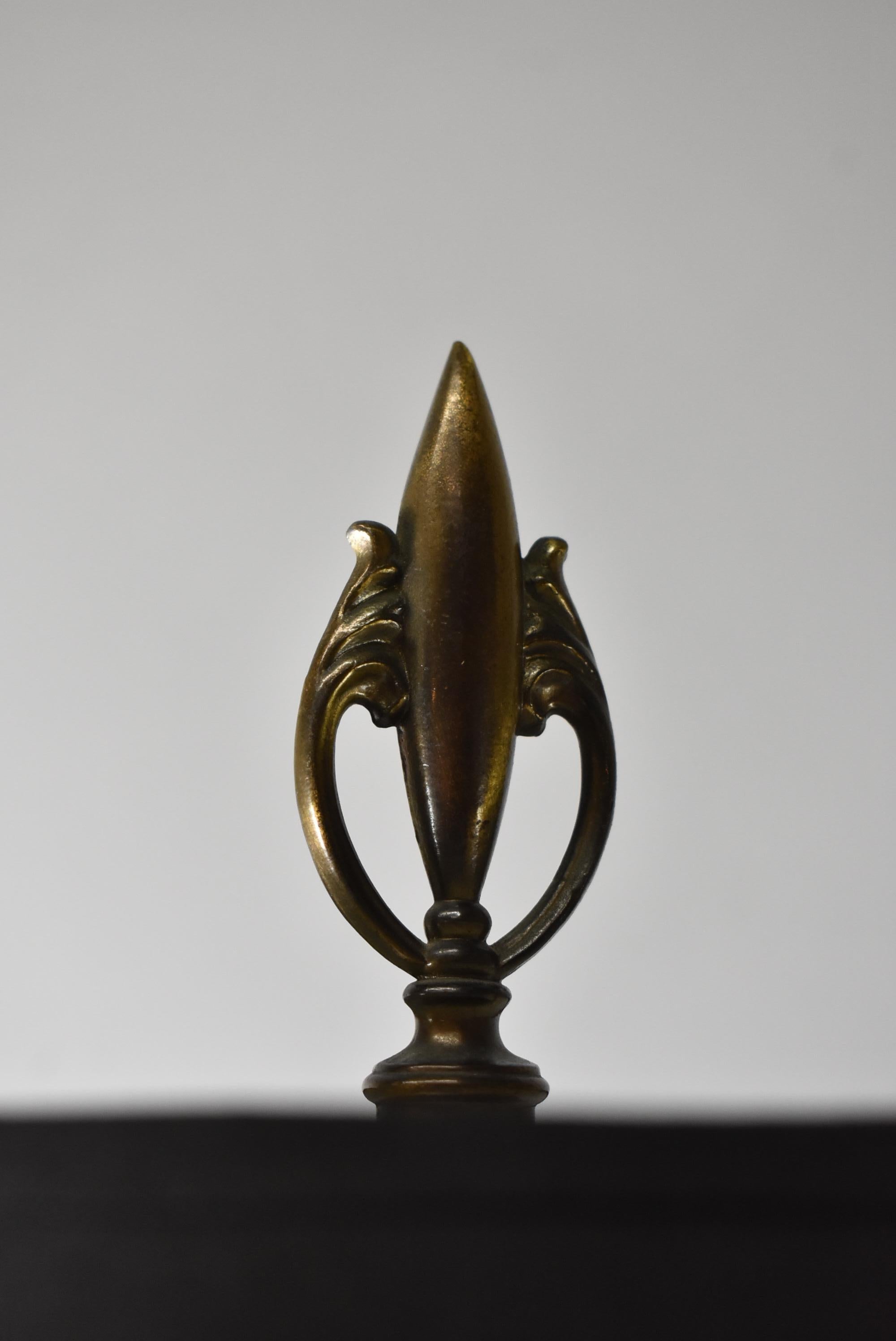 Japanese Meiji Cloisonné Enamel Brass Table Lamp with Double Socket For Sale 2