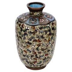 Ancien vase japonais Meiji 1000 papillons en émail cloisonné