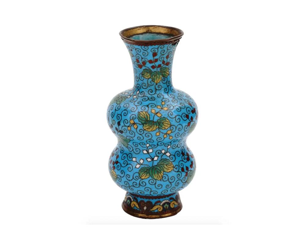 Antique Meiji Japanese Cloisonne Enamel Double Gourd Vase with Paulownia In Good Condition For Sale In New York, NY
