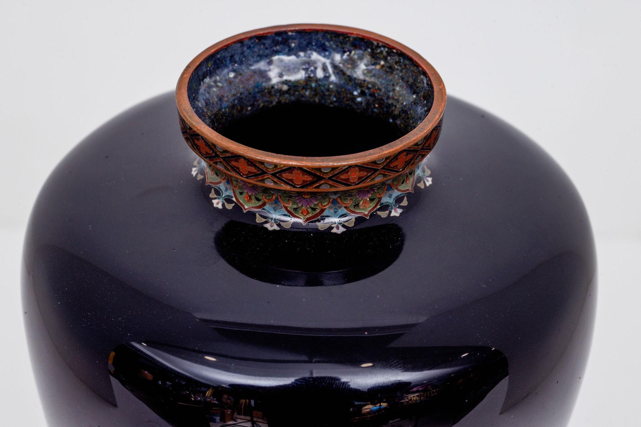 Japanese Meiji Cloisonné Enamel Vase with Cherry Blossoms, Ota Tamashiro For Sale 1