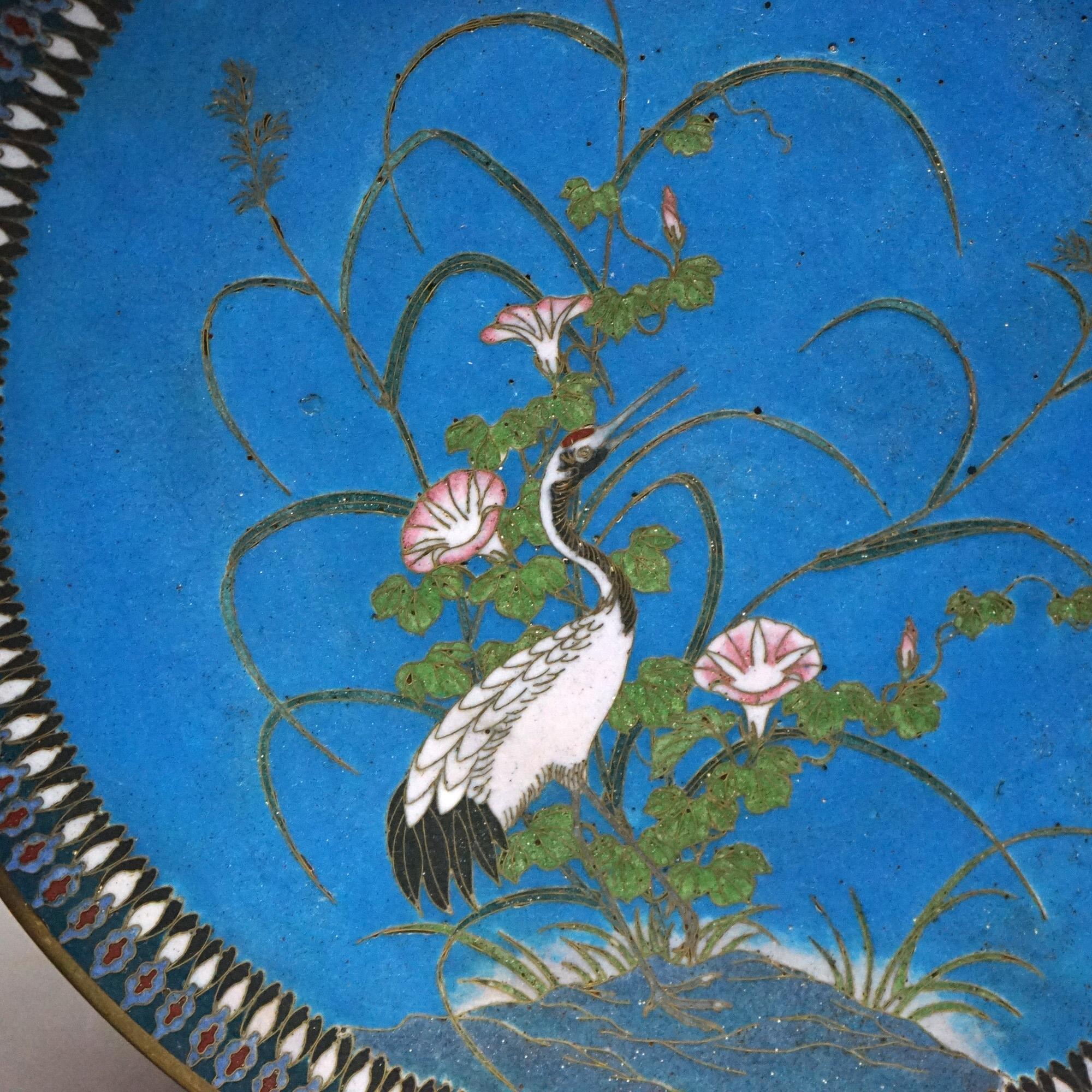Japanische Meiji Cloisonne emaillierte Figurenkanne mit Sumpfszene und Reiher 20.Jh. (Cloisonné) im Angebot