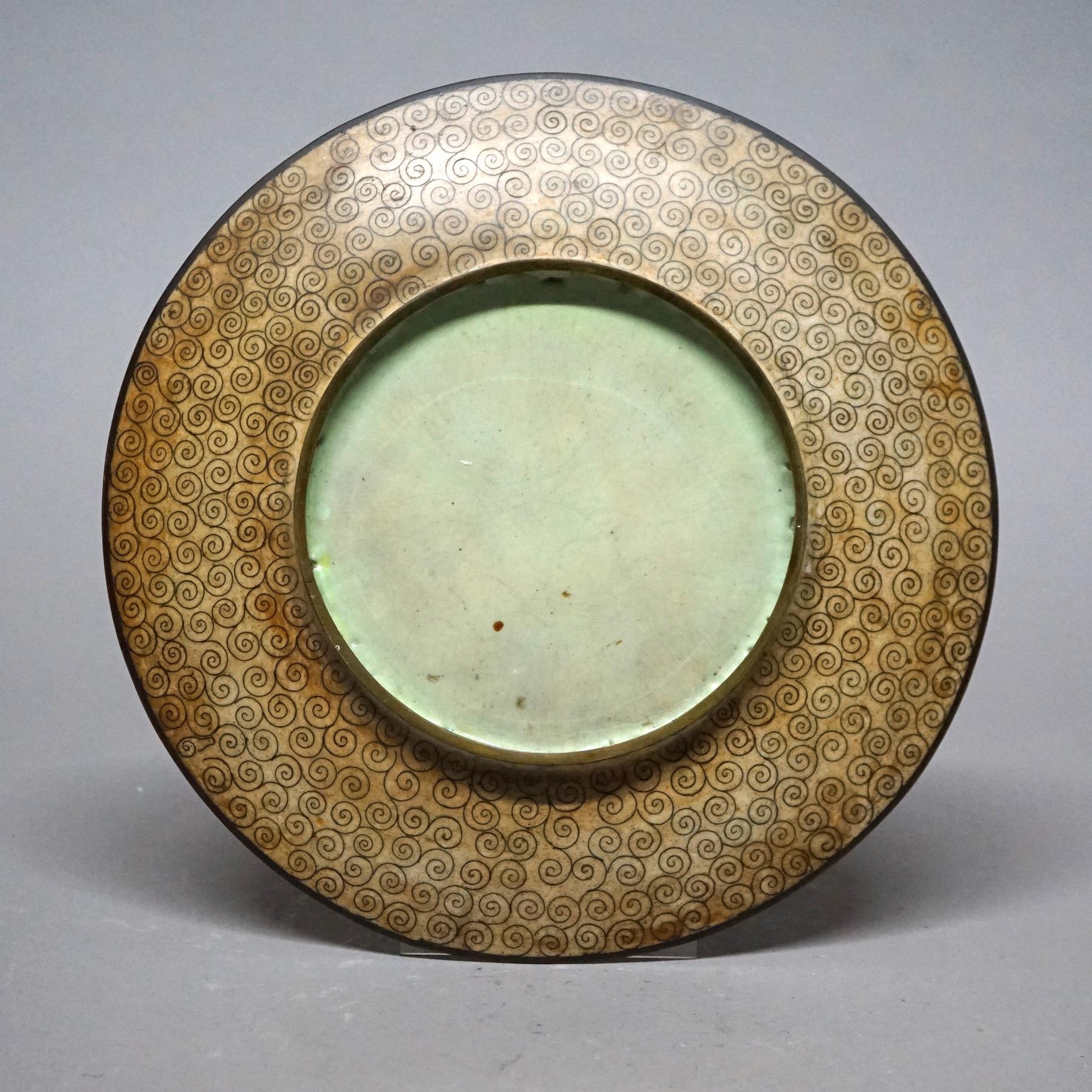 Japanische Meiji Cloisonne emaillierte Figurenkanne mit Sumpfszene und Reiher 20.Jh. (20. Jahrhundert) im Angebot