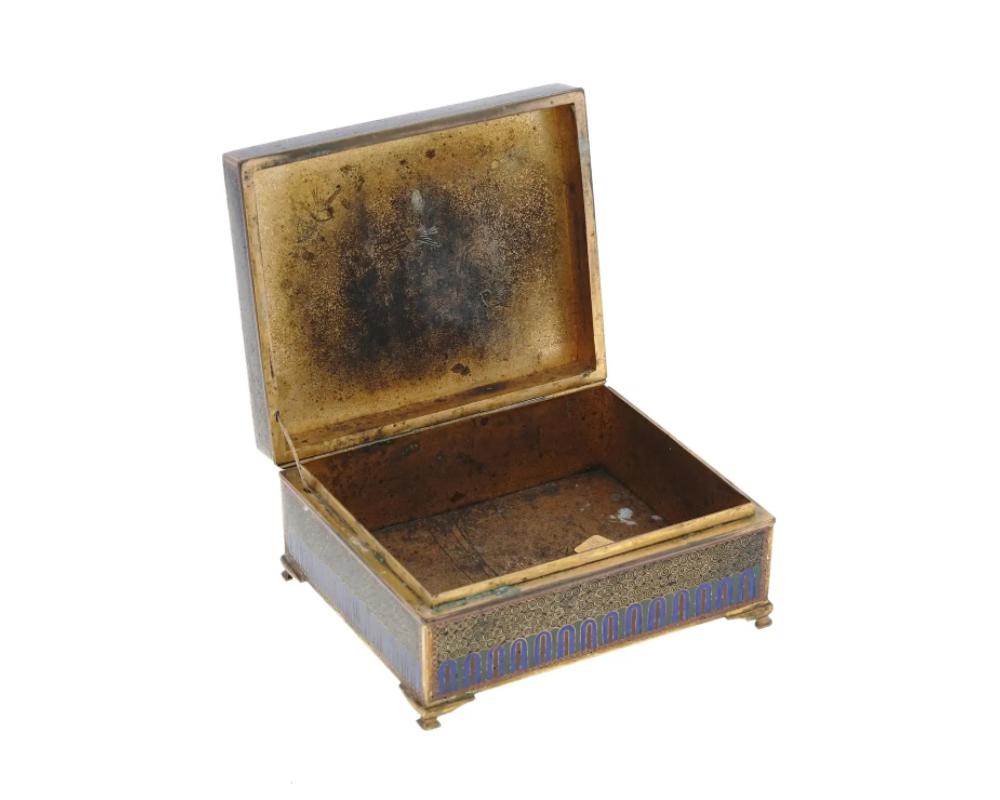 Cloissoné Japanese Meiji Cloisonne Trinket Box with Dragon For Sale
