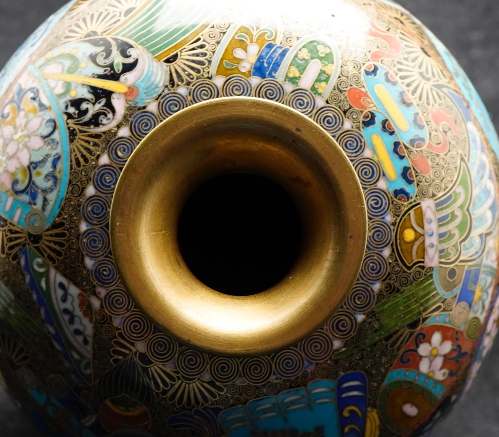 Jarrón japonés Meiji de cloisonné Esmaltado en venta