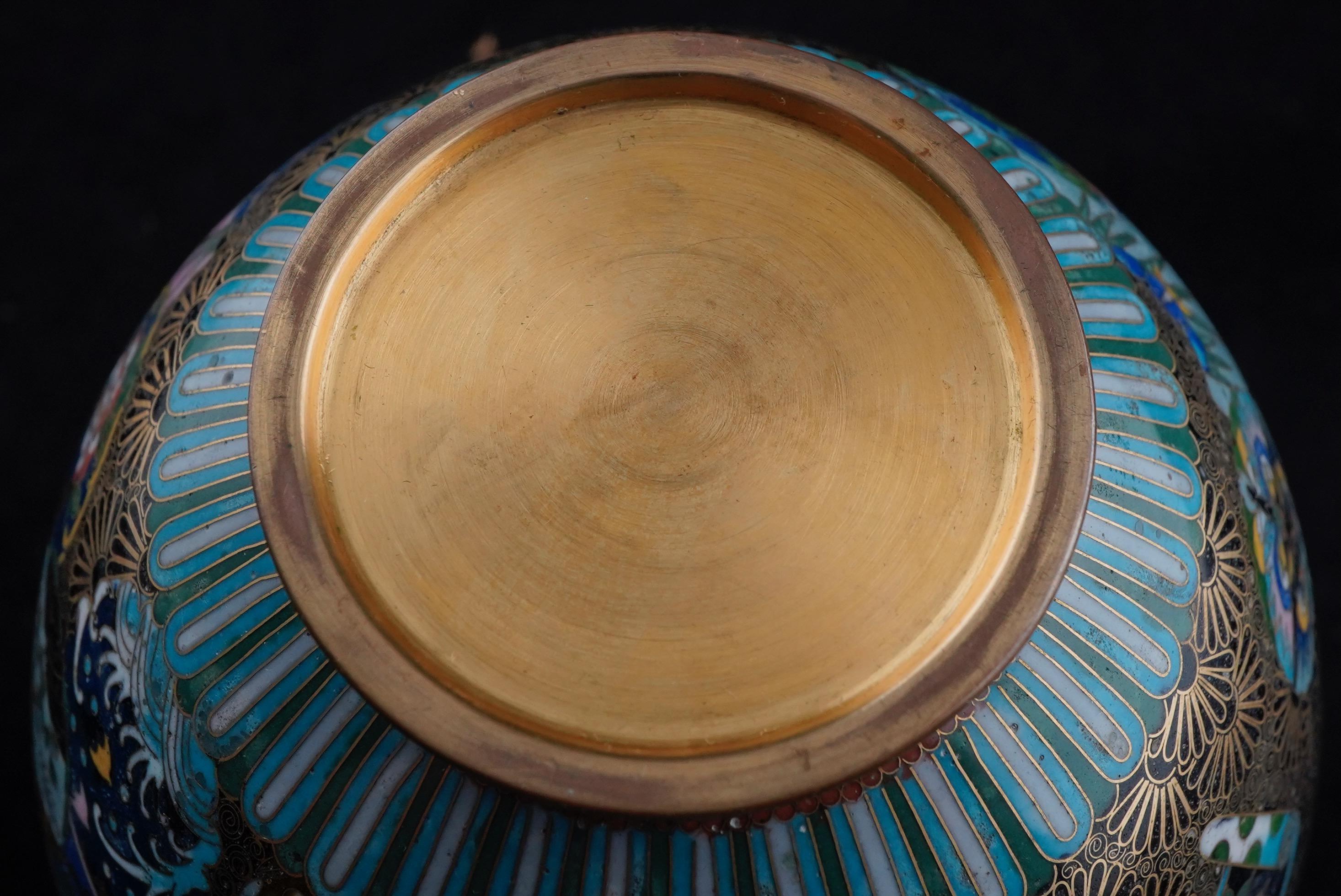 Jarrón japonés Meiji de cloisonné en Excelente estado para la venta en Sarasota, FL