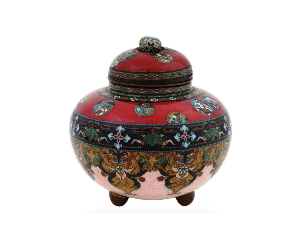 Japanese Meiji Covered Tripod Cloisonne Enamel Jar In Good Condition In New York, NY