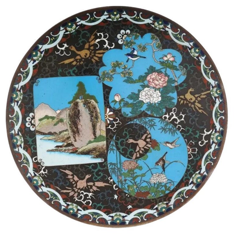 Deux Grandes Assiettes Japonaises Rares - Époque Meiji - Cloisonné Et Émail - Pièces De Collection