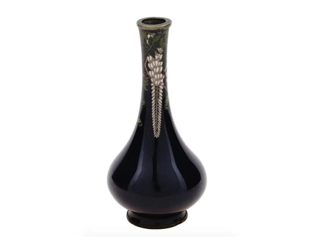 Vaso giapponese in smalto cloisonne dell'epoca Meiji, firmato In condizioni buone in vendita a New York, NY