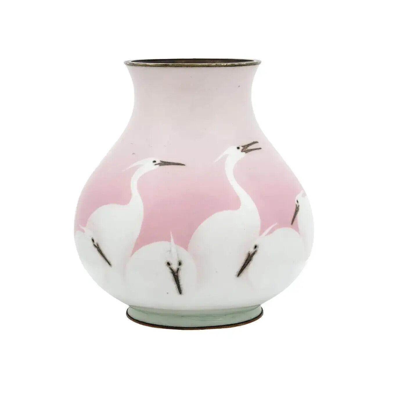 Japanese Meiji Era Wireless Cloisonne Pink Crane Enamel Vase In Good Condition For Sale In New York, NY