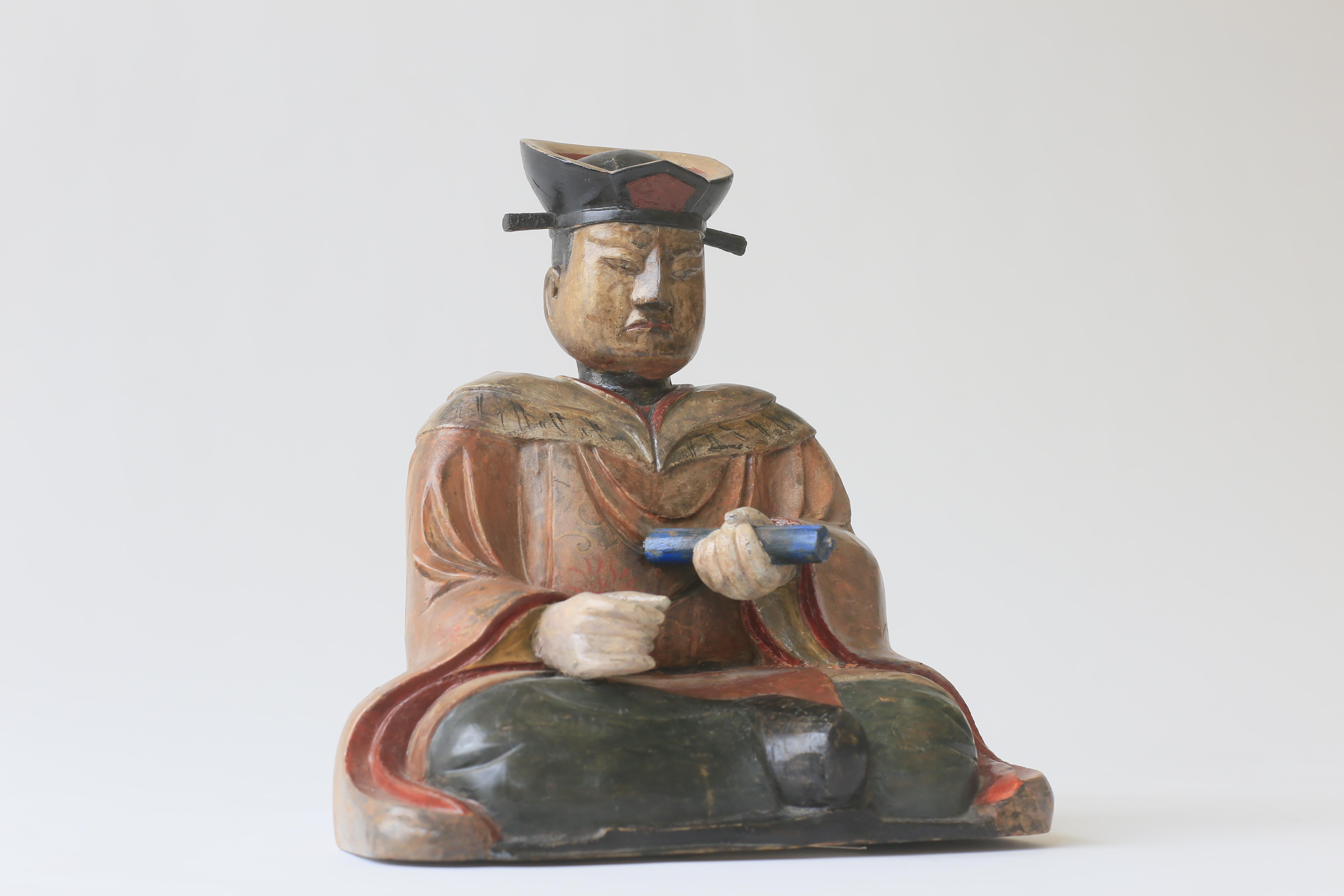 Japanese Meiji Era Wooden Figure with Polychrome Decoration (Japanisch) im Angebot