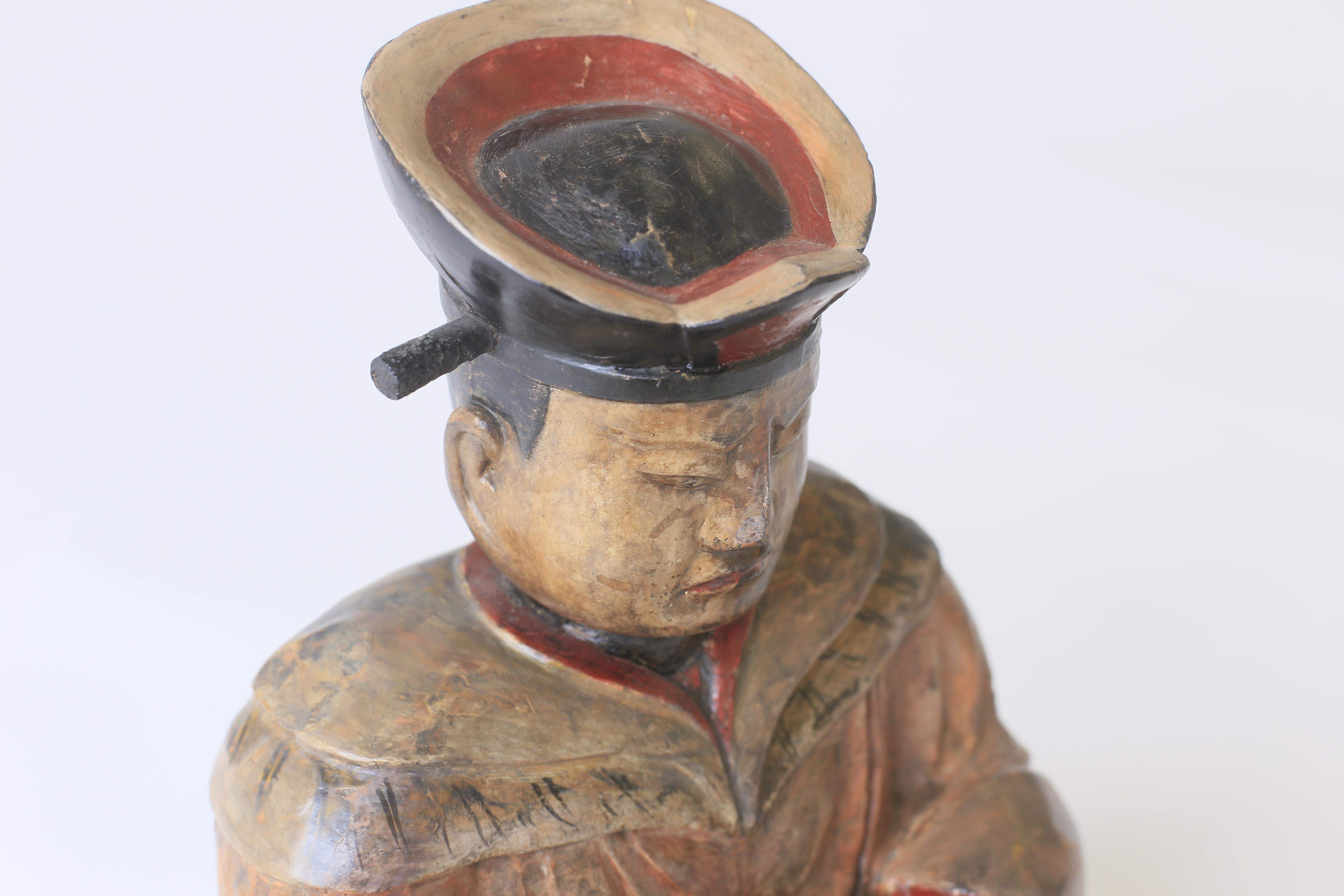 Japanese Meiji Era Wooden Figure with Polychrome Decoration (Handgeschnitzt) im Angebot