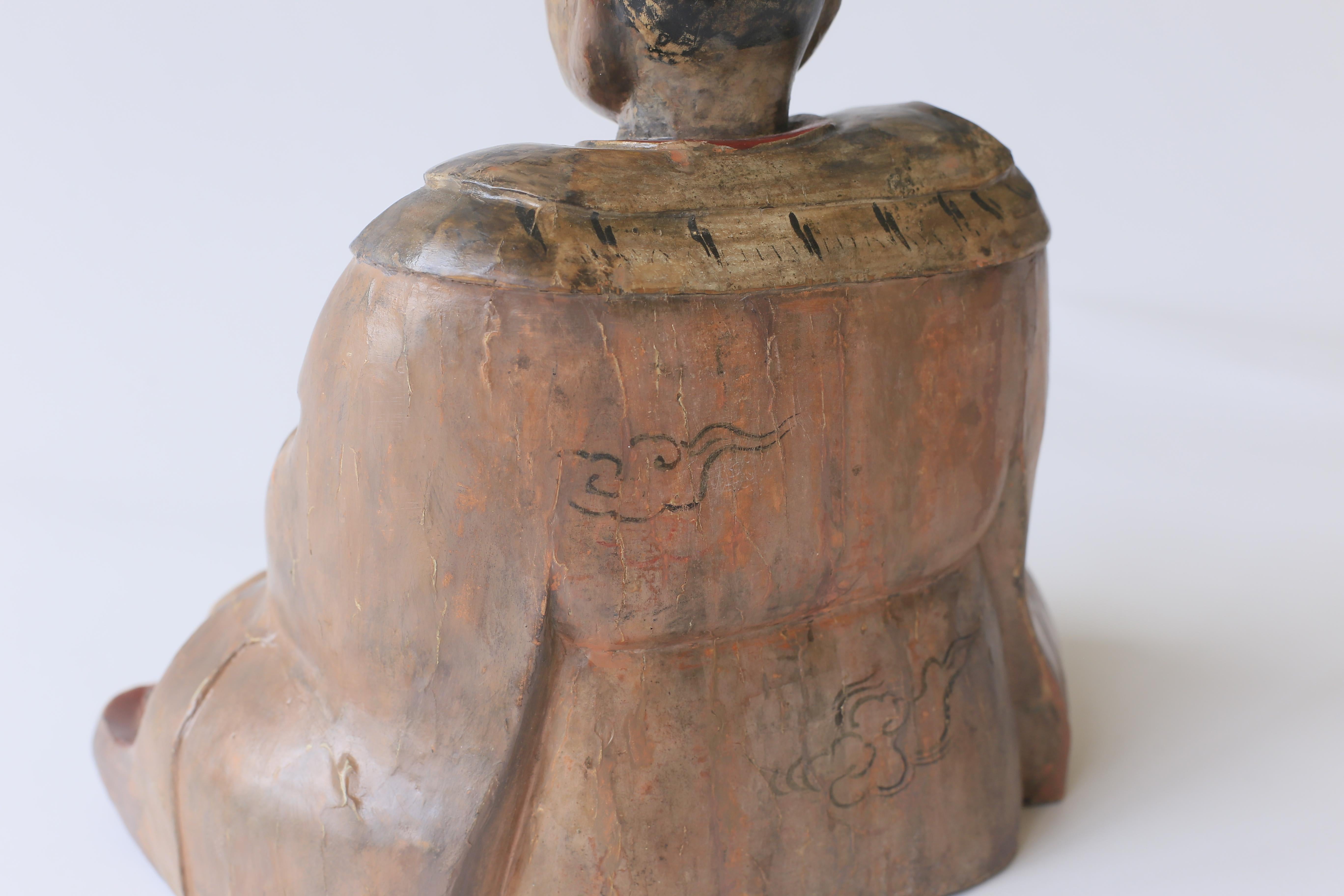 Japanese Meiji Era Wooden Figure with Polychrome Decoration (19. Jahrhundert) im Angebot