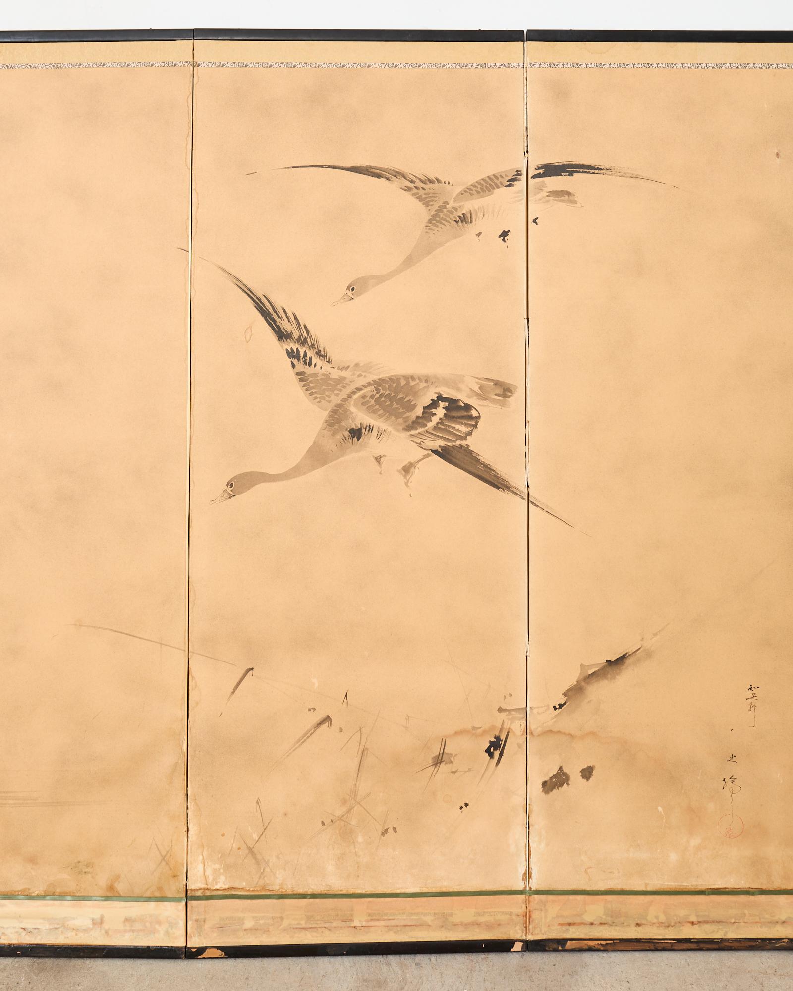 Biombo japonés Meiji de cuatro paneles Gansos salvajes sobre juncos en Desgastado estado para la venta en Rio Vista, CA