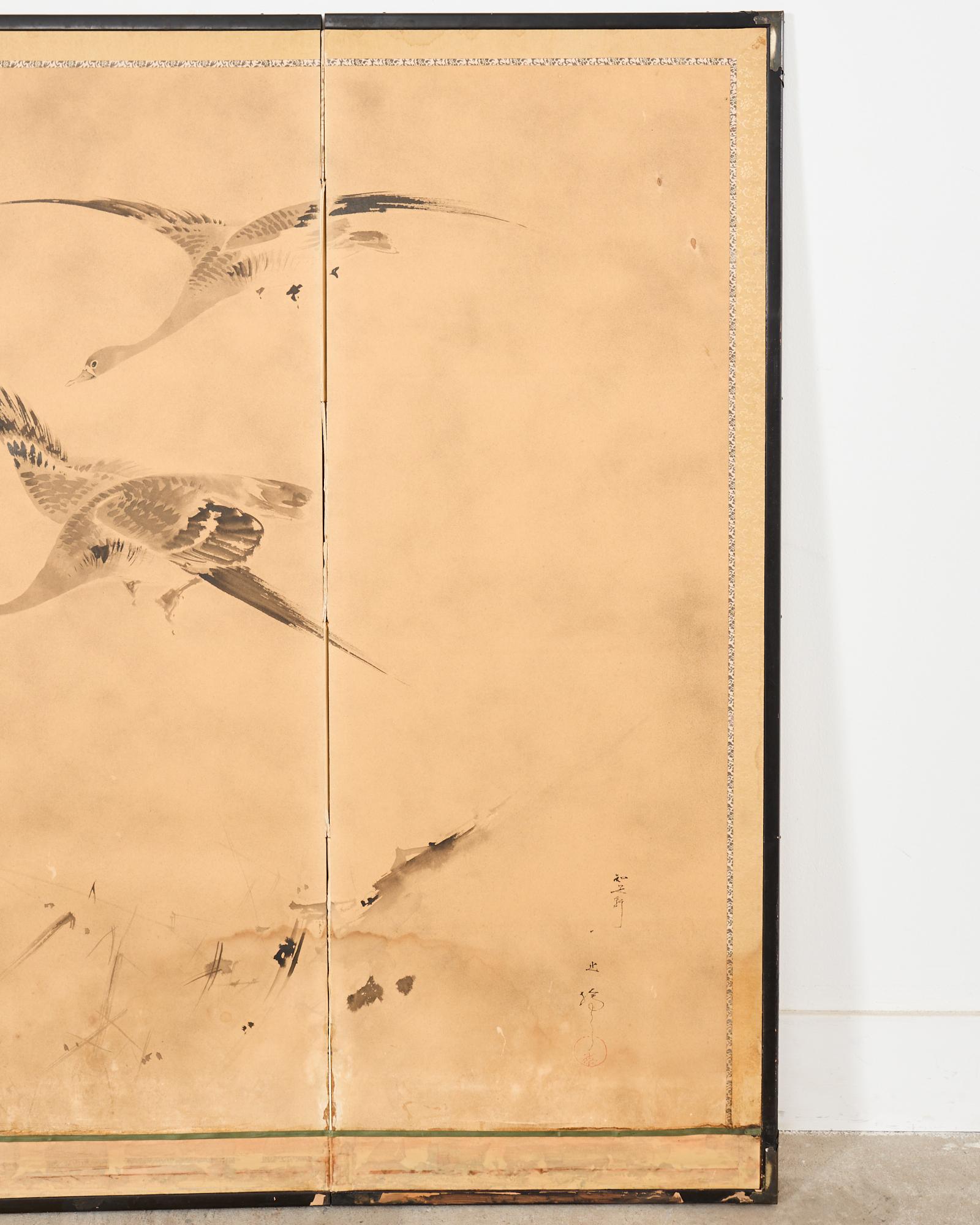 Biombo japonés Meiji de cuatro paneles Gansos salvajes sobre juncos siglo XIX en venta