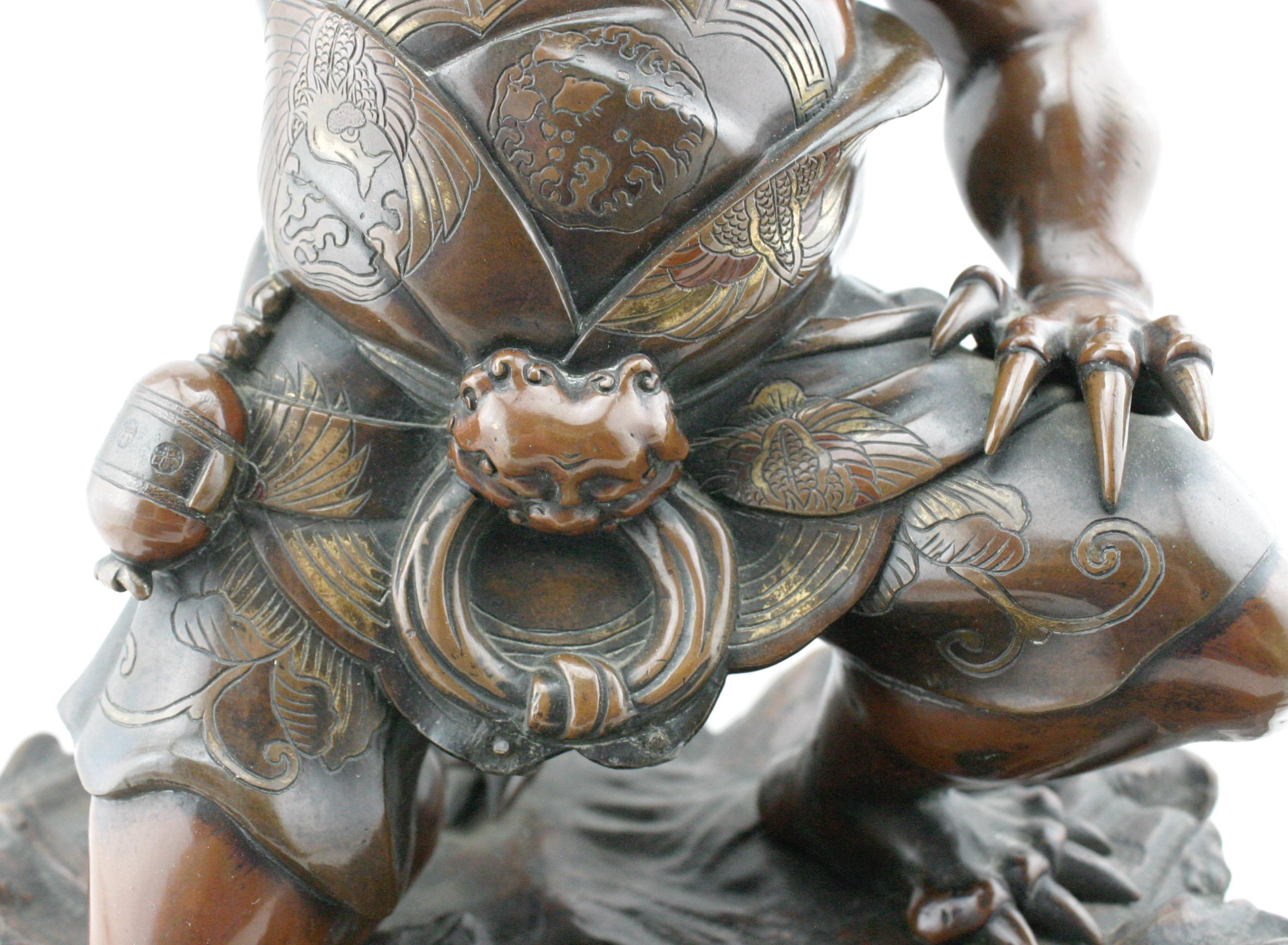 Autre Figure japonaise Oni en bronze doré de l'époque Meiji tenant une fleur de lotus en vente