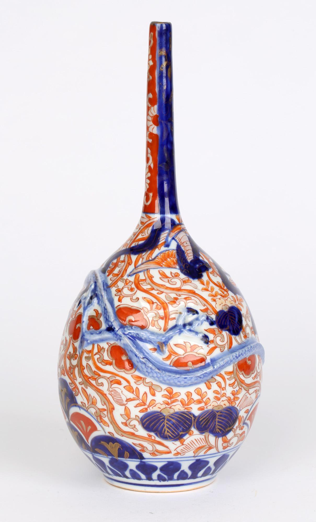 Japanese Meiji Imari Bottle Vase Applied with a Dragon In Good Condition In Bishop's Stortford, Hertfordshire