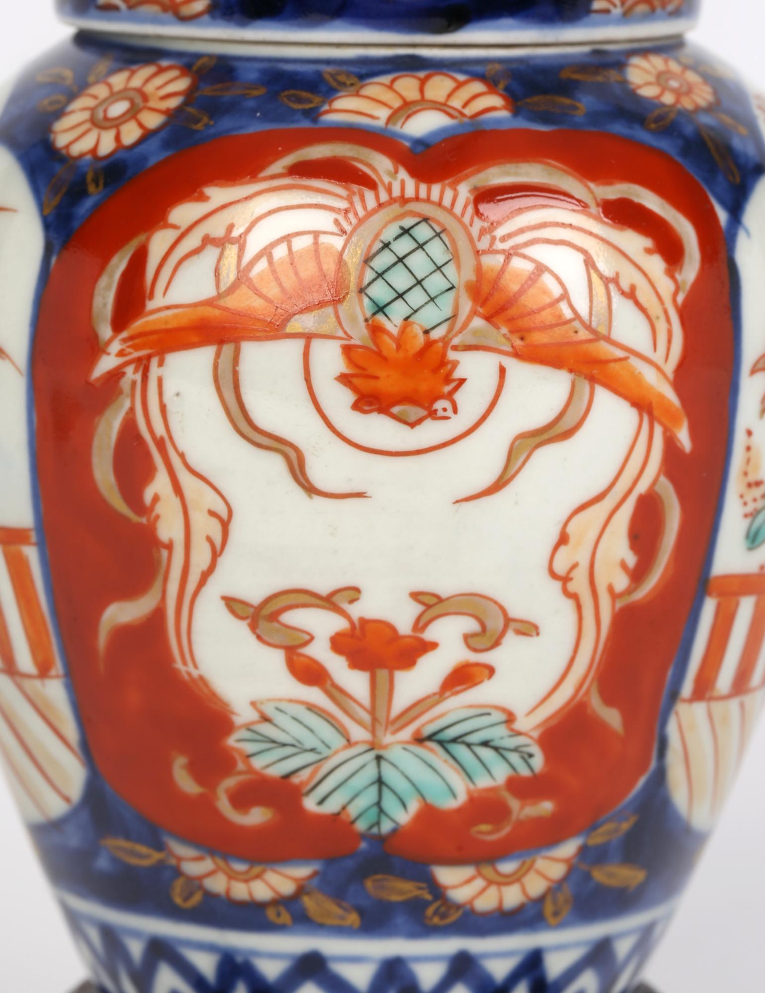 Japanese Meiji Imari Hand Painted Porcelain Lidded Tea Caddy with Stand In Good Condition In Bishop's Stortford, Hertfordshire