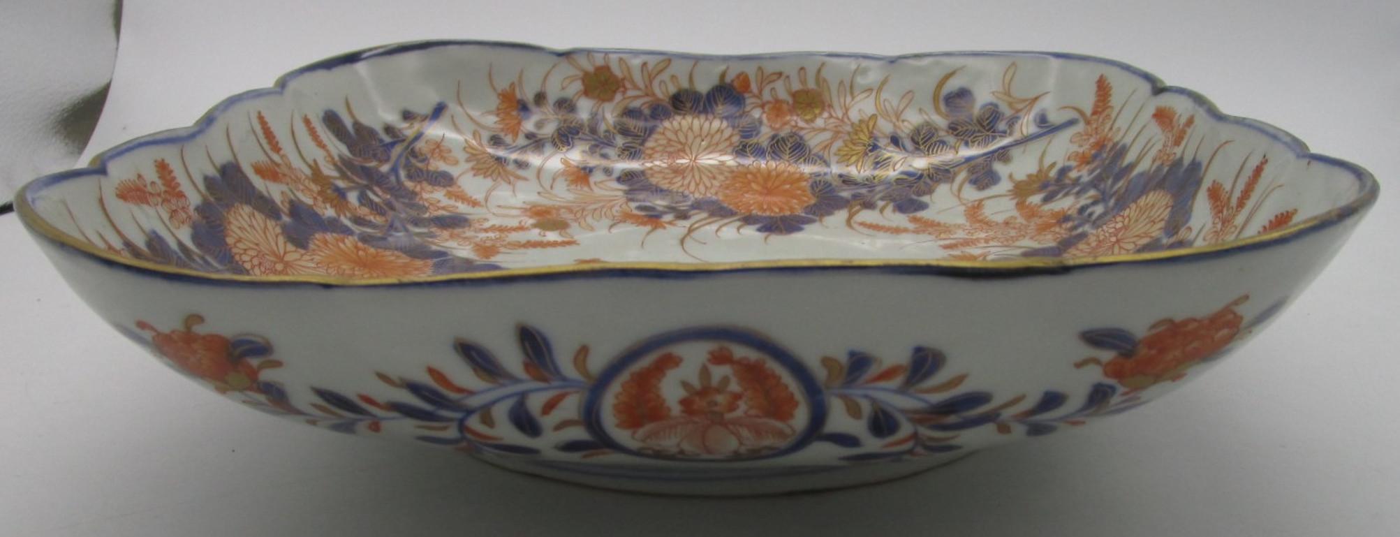 Japanese mid-19th century Meiji Arita porcelain charger in a stunning square shape with scalloped rim, a unique piece hand-painted in polychrome enamels in orange and cobalt blue over clear glaze. The mark on the reverse side depicts the Koransha