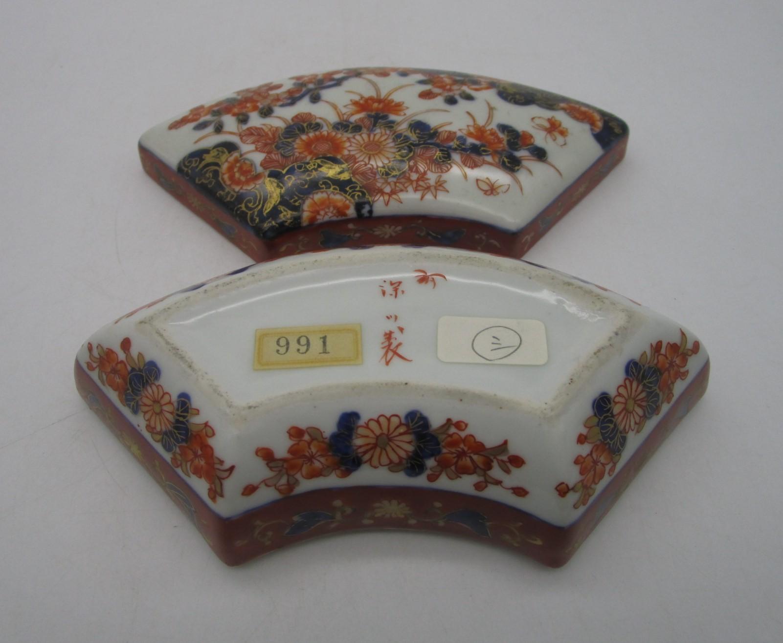 Beautiful Japanese hand painted Koransha Fukagawa porcelain decorative trinket, pill or jewelry box or serving dish from Meiji period (1868-1912) in a stunning shape.

The mark Koransha meaning 