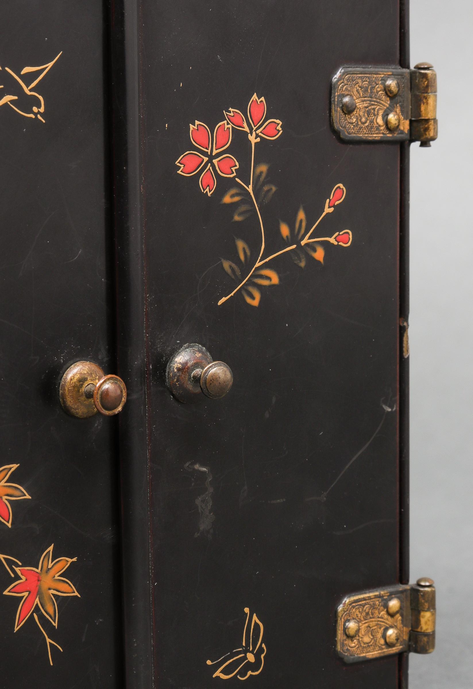 Japanese Meiji Lacquered Jewelry Chest with Carnelian Handle 3