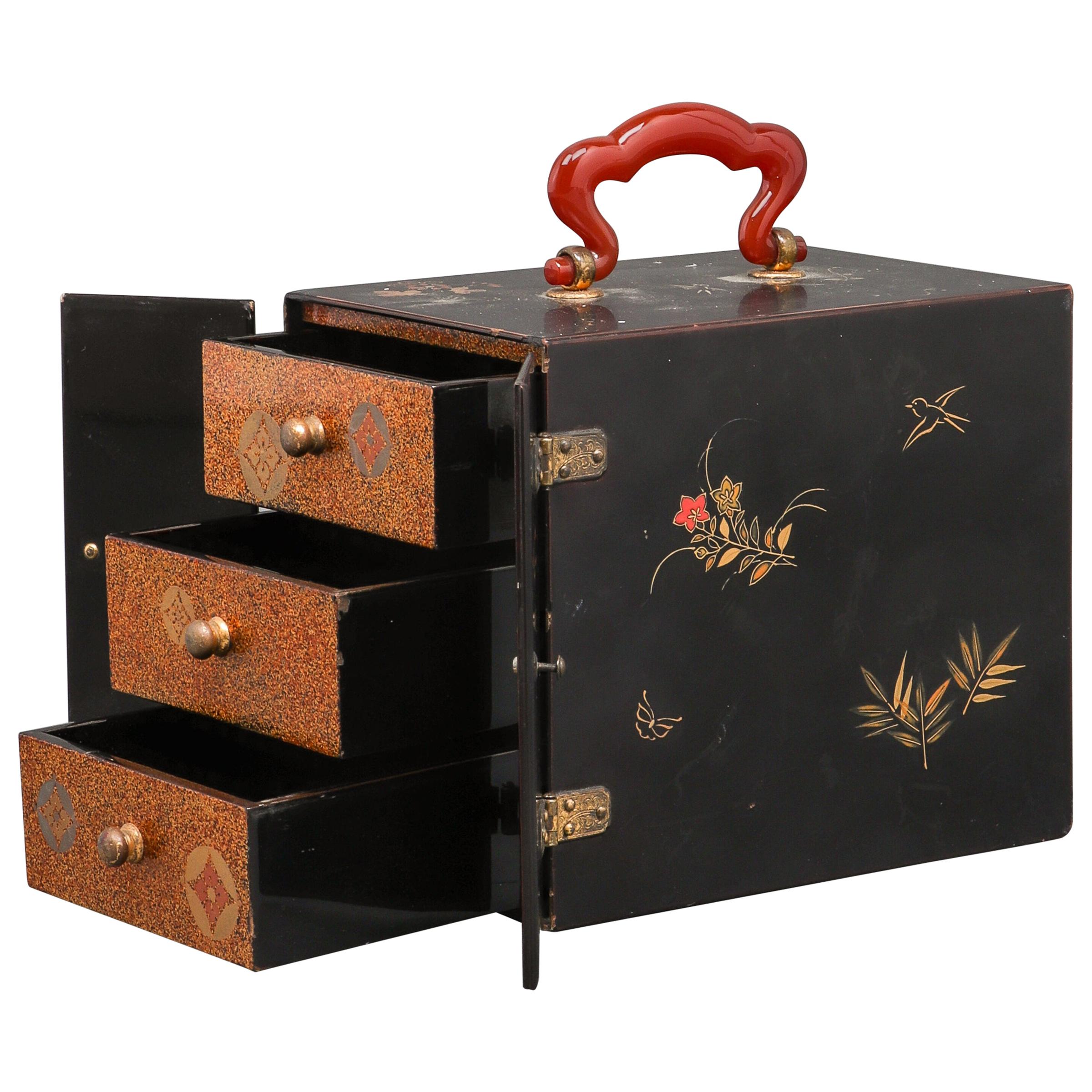 Japanese Meiji Lacquered Jewelry Chest with Carnelian Handle