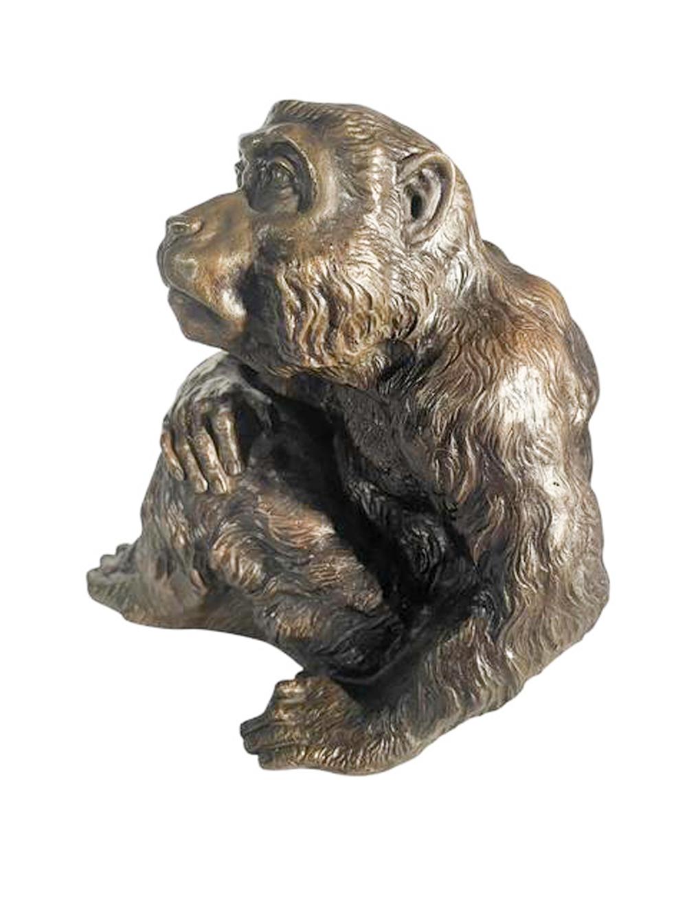 Okimono japonais Meiji d'un singe assis en bronze moulé Bon état - En vente à Chapel Hill, NC