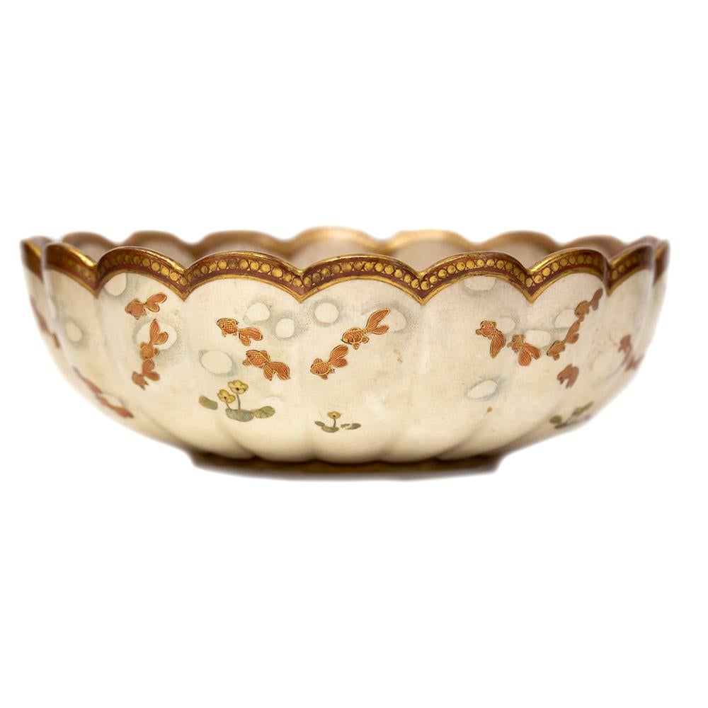Hand-Painted Japanese Meiji Period Satsuma Bowl Signed Suizan For Sale