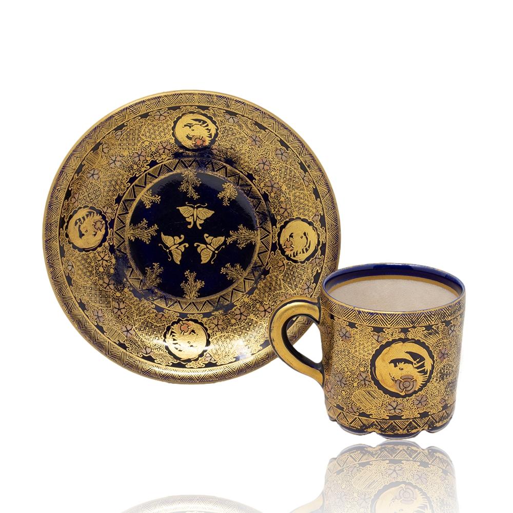 Paar japanische Satsuma-Tasse und Untertasse aus der japanischen Meiji-Periode (1868-1912) von Kinkozan im Angebot 4
