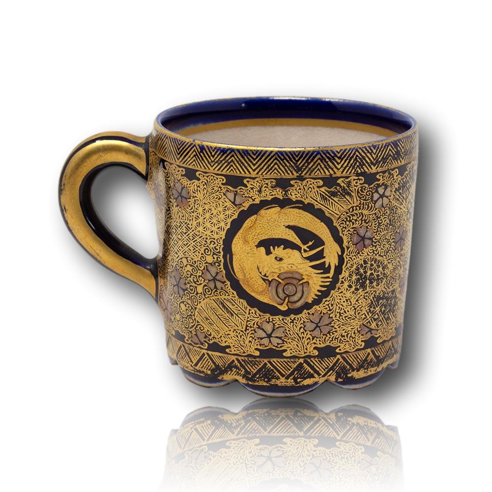 Paar japanische Satsuma-Tasse und Untertasse aus der japanischen Meiji-Periode (1868-1912) von Kinkozan im Angebot 8