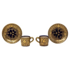 Pareja de taza y platillo Satsuma japoneses del periodo Meiji (1868-1912) de Kinkozan