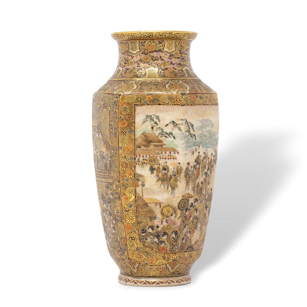 Japanese Meiji Period (1868-1912) Satsuma Earthenware Vase Taizan for Hattori In Good Condition For Sale In Newark, England