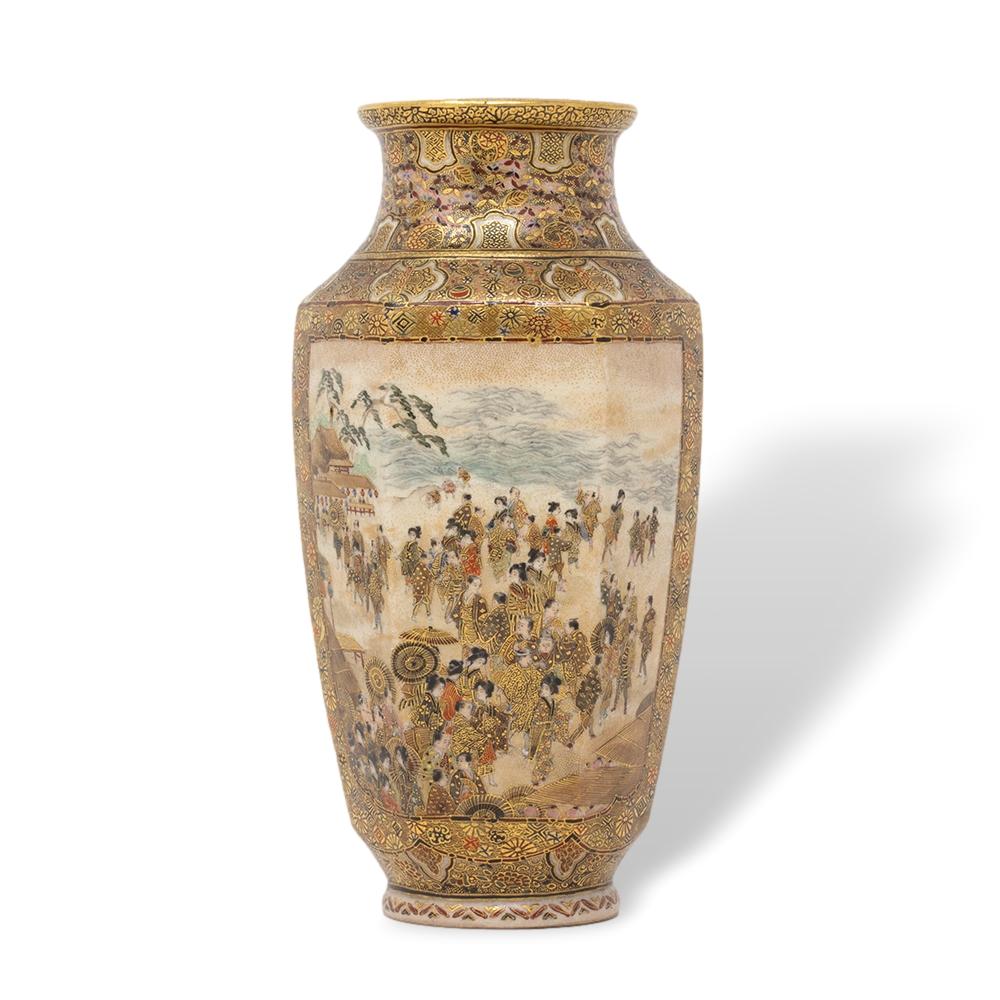 Early 20th Century Japanese Meiji Period (1868-1912) Satsuma Earthenware Vase Taizan for Hattori For Sale