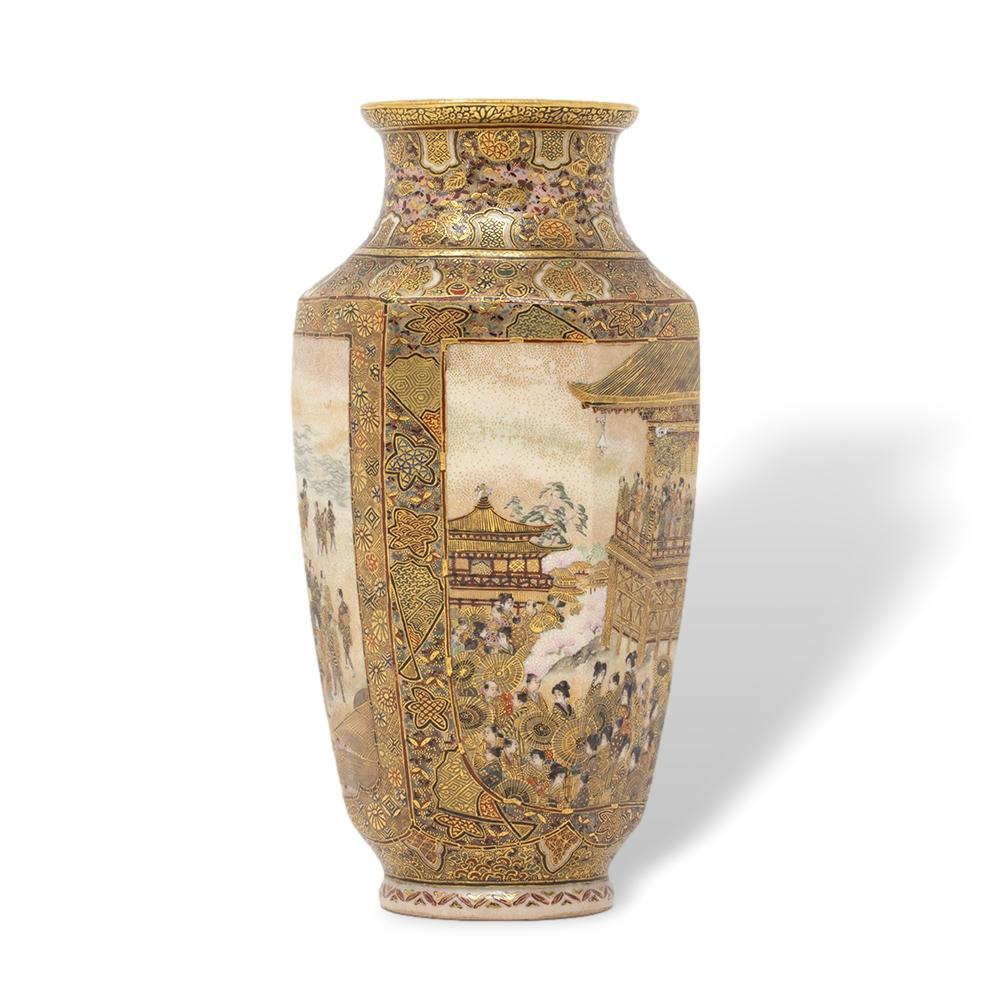 Japanese Meiji Period (1868-1912) Satsuma Earthenware Vase Taizan for Hattori For Sale 1