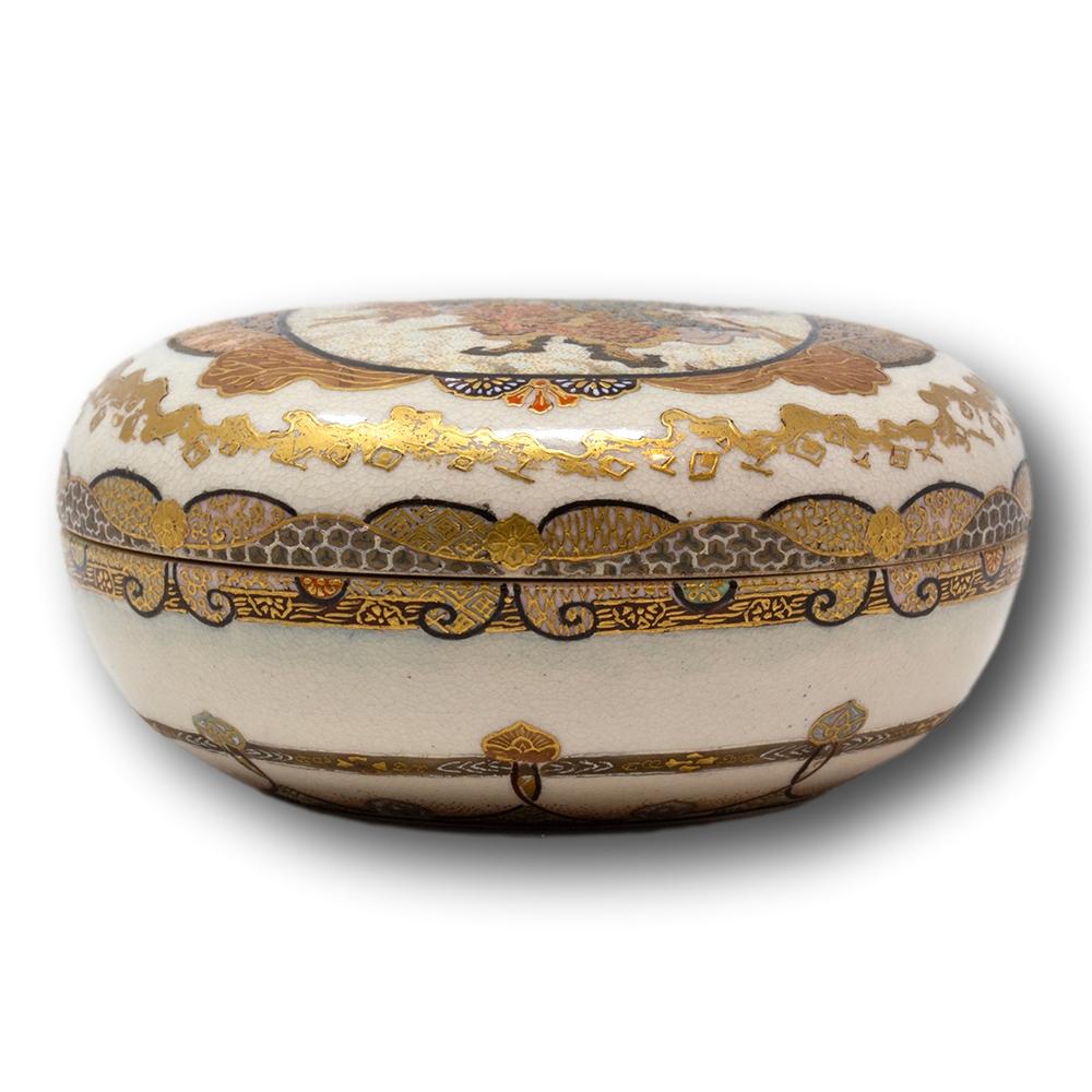 Japanese Meiji Period (1868-1912) Satsuma Kogo Incense Box by Taizan Yohei For Sale 1
