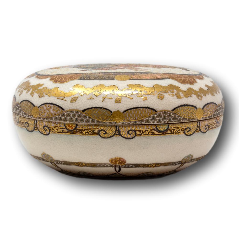 Japanese Meiji Period (1868-1912) Satsuma Kogo Incense Box by Taizan Yohei For Sale 3