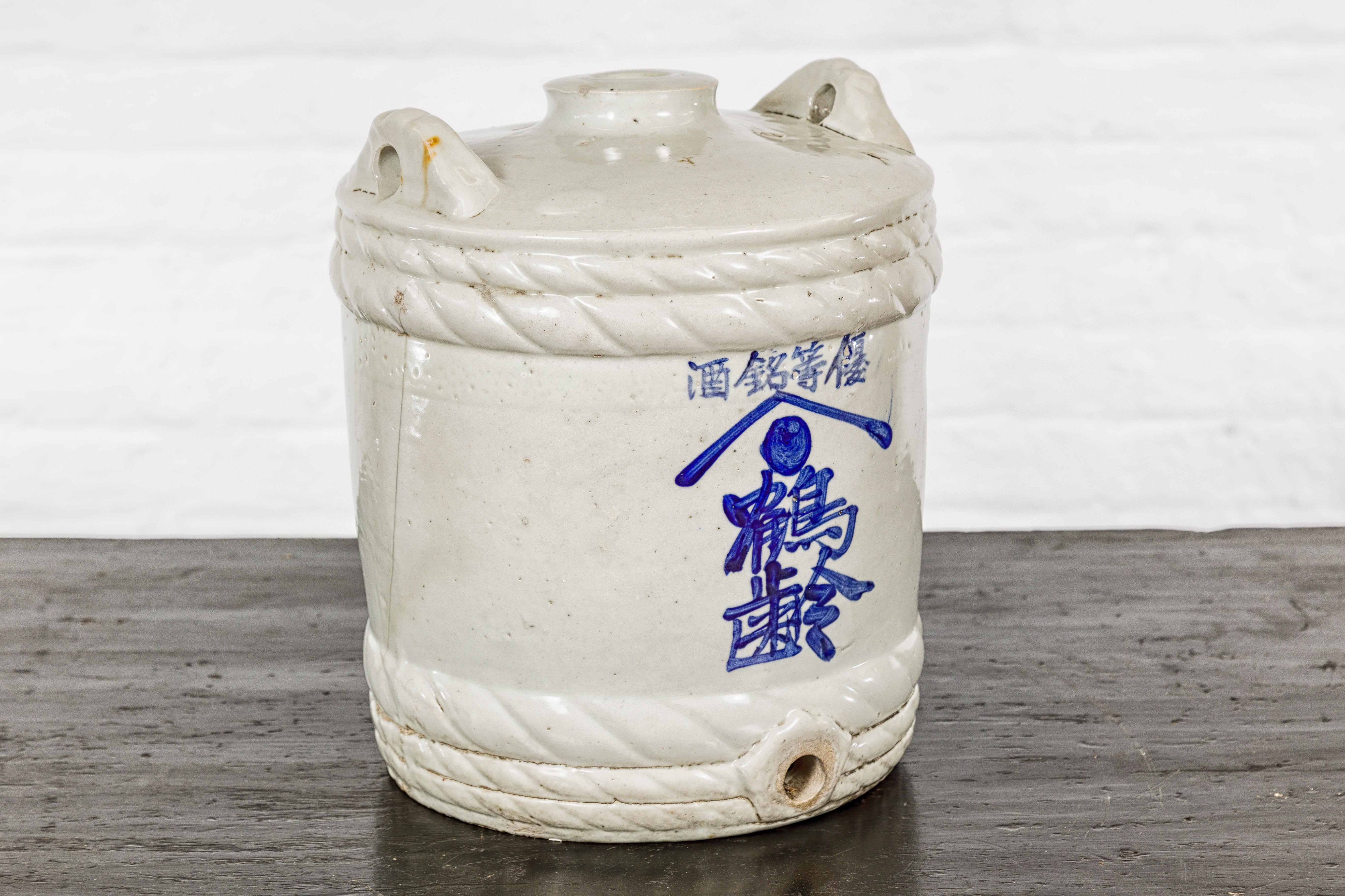 Pot à Sake japonais du 19e siècle en forme de tonneau avec calligraphie de la période Meiji en vente 5